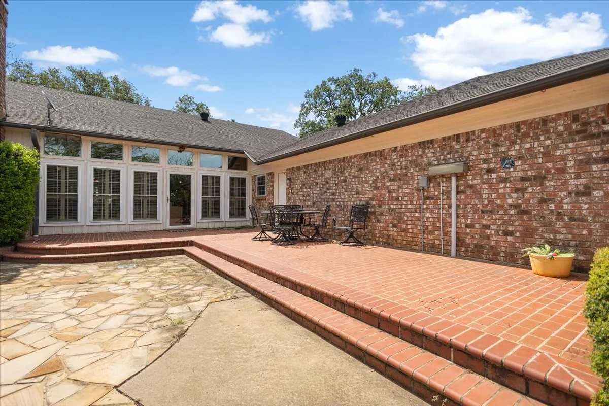 Farm For Sale in Van Zandt County , 280 Vz County Road 4821, Chandler, Texas 75758, 4 Bedroom, 4 Bathroom, 2 Garage spaces, 3,102 Sqft, built in 1994, mls#21339485, Real Estate Agent in Chandler, Homes For Sale in Van Zandt county, Homes For Sale in Chandler, Realtor in Chandler Texas, Real Estate Brokerage Independent Realty Texas, Luminita Cordes Realtor