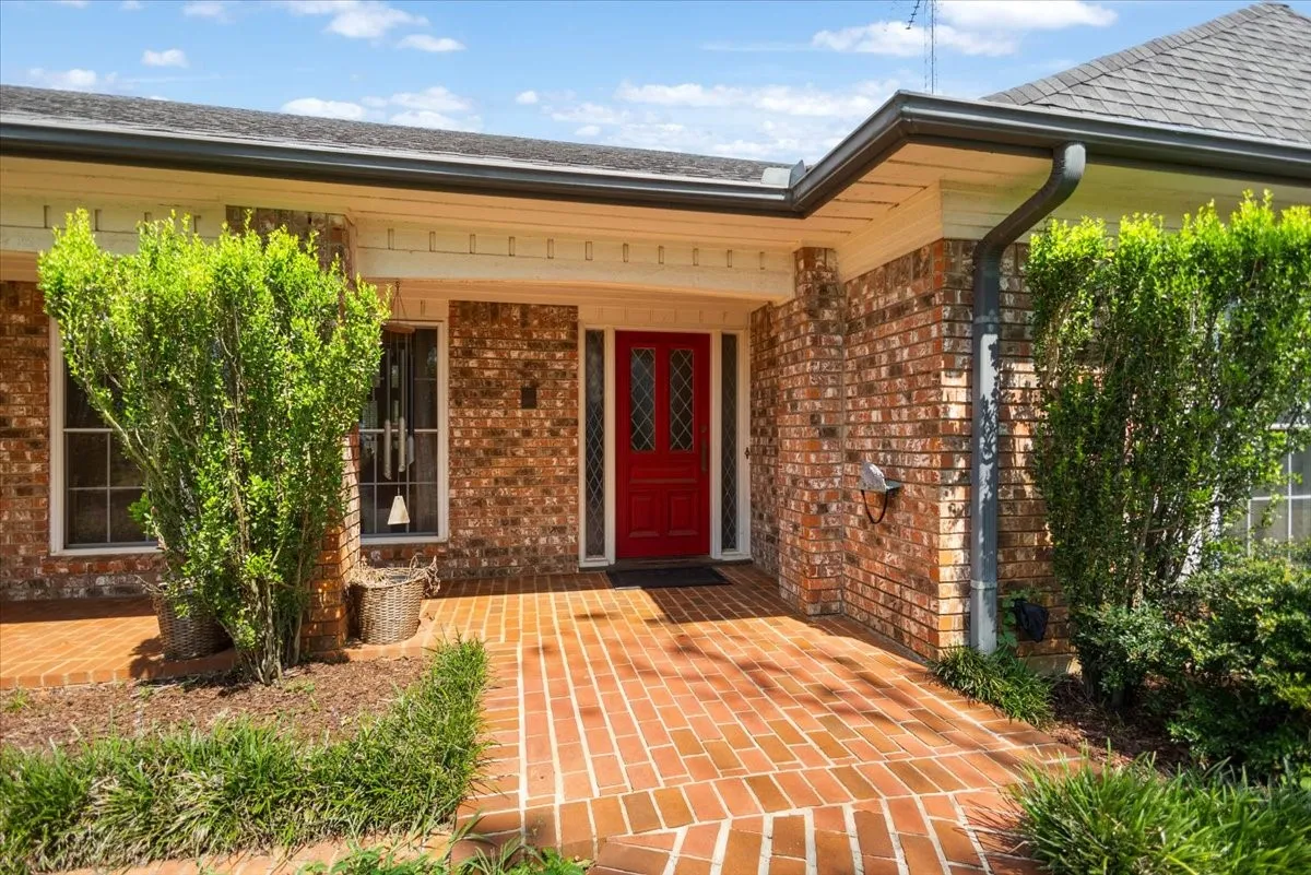 Farm For Sale in Van Zandt County , 280 Vz County Road 4821, Chandler, Texas 75758, 4 Bedroom, 4 Bathroom, 2 Garage spaces, 3,102 Sqft, built in 1994, mls#21339485, Real Estate Agent in Chandler, Homes For Sale in Van Zandt county, Homes For Sale in Chandler, Realtor in Chandler Texas, Real Estate Brokerage Independent Realty Texas, Luminita Cordes Realtor