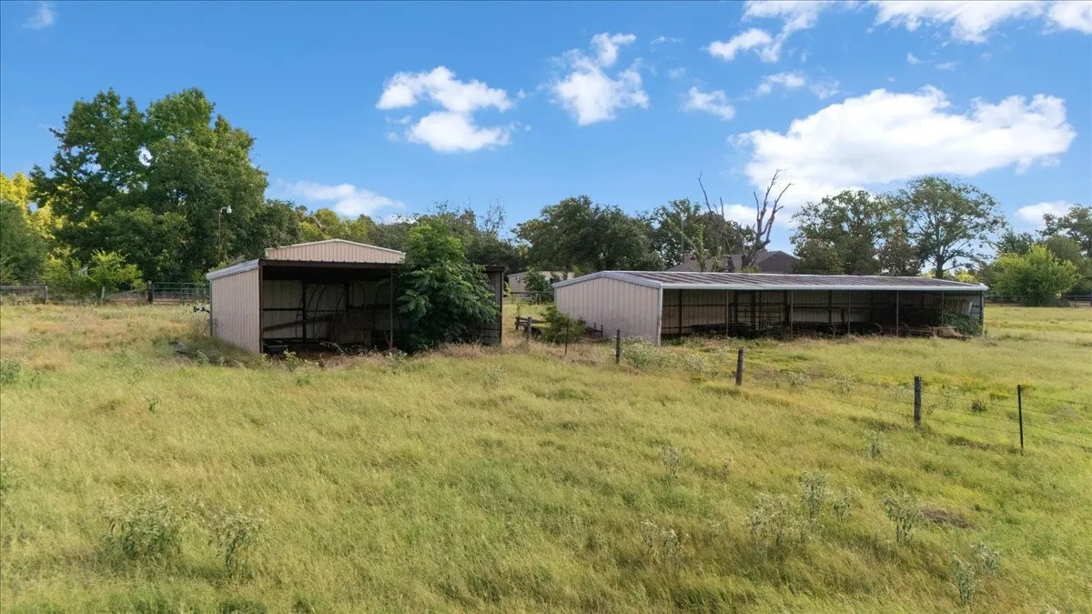 Farm For Sale in Van Zandt County , 280 Vz County Road 4821, Chandler, Texas 75758, 4 Bedroom, 4 Bathroom, 2 Garage spaces, 3,102 Sqft, built in 1994, mls#21339485, Real Estate Agent in Chandler, Homes For Sale in Van Zandt county, Homes For Sale in Chandler, Realtor in Chandler Texas, Real Estate Brokerage Independent Realty Texas, Luminita Cordes Realtor