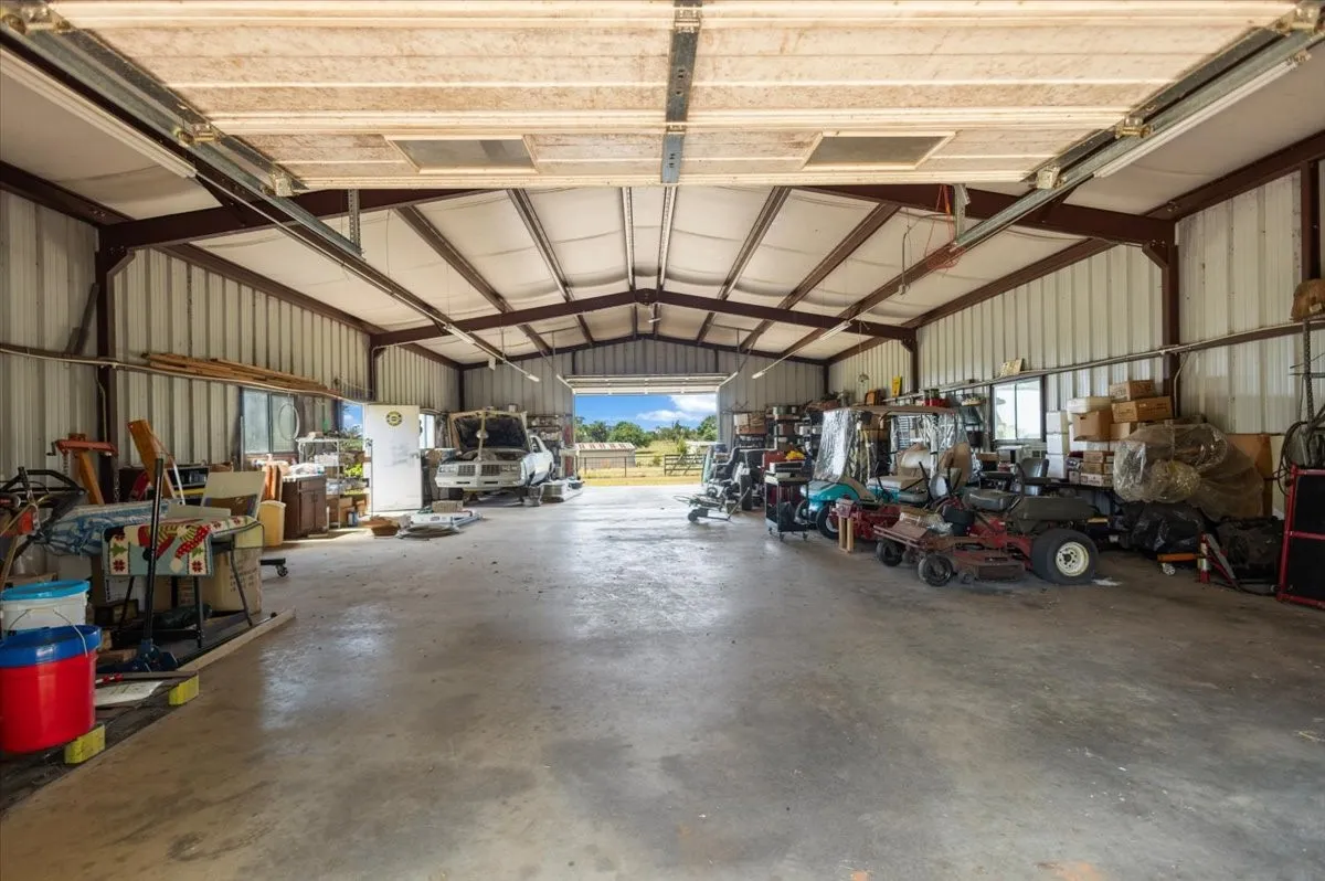 Farm For Sale in Van Zandt County , 280 Vz County Road 4821, Chandler, Texas 75758, 4 Bedroom, 4 Bathroom, 2 Garage spaces, 3,102 Sqft, built in 1994, mls#21339485, Real Estate Agent in Chandler, Homes For Sale in Van Zandt county, Homes For Sale in Chandler, Realtor in Chandler Texas, Real Estate Brokerage Independent Realty Texas, Luminita Cordes Realtor