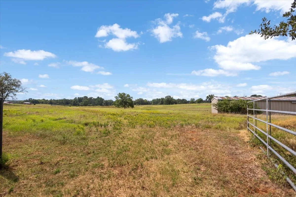 Farm For Sale in Van Zandt County , 280 Vz County Road 4821, Chandler, Texas 75758, 4 Bedroom, 4 Bathroom, 2 Garage spaces, 3,102 Sqft, built in 1994, mls#21339485, Real Estate Agent in Chandler, Homes For Sale in Van Zandt county, Homes For Sale in Chandler, Realtor in Chandler Texas, Real Estate Brokerage Independent Realty Texas, Luminita Cordes Realtor