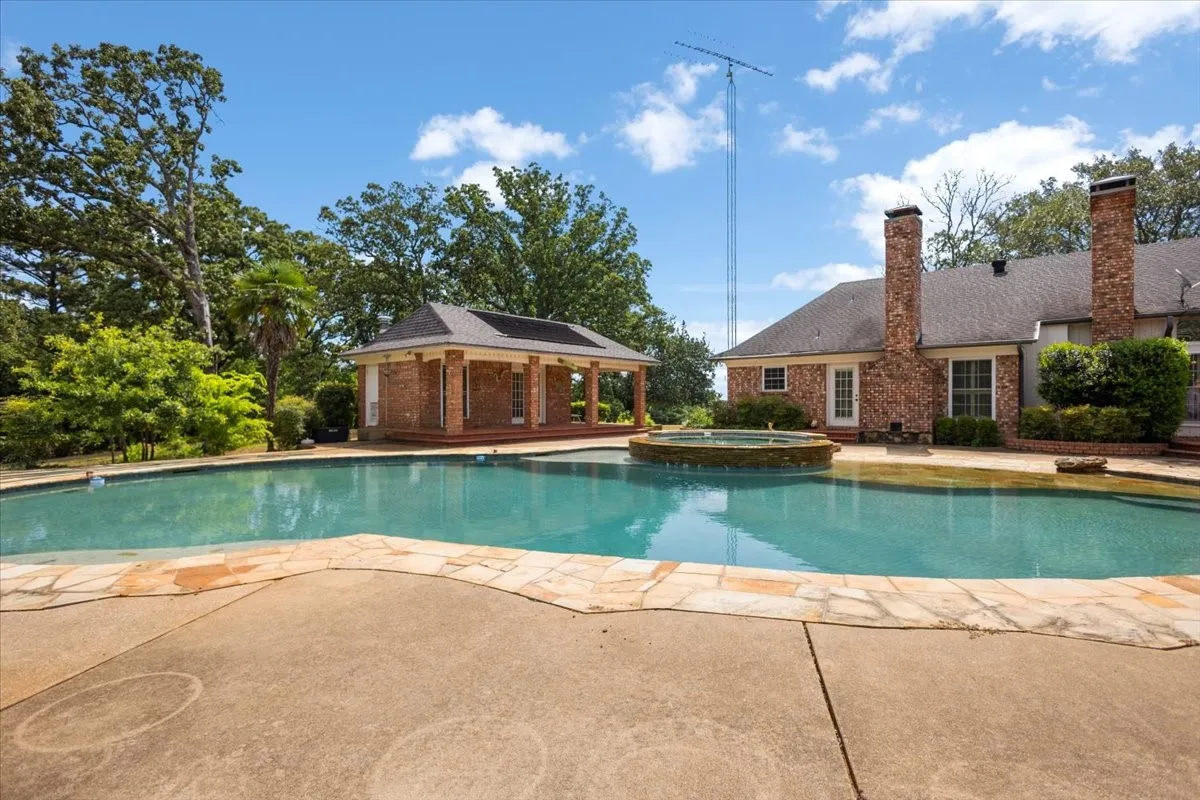Farm For Sale in Van Zandt County , 280 Vz County Road 4821, Chandler, Texas 75758, 4 Bedroom, 4 Bathroom, 2 Garage spaces, 3,102 Sqft, built in 1994, mls#21339485, Real Estate Agent in Chandler, Homes For Sale in Van Zandt county, Homes For Sale in Chandler, Realtor in Chandler Texas, Real Estate Brokerage Independent Realty Texas, Luminita Cordes Realtor