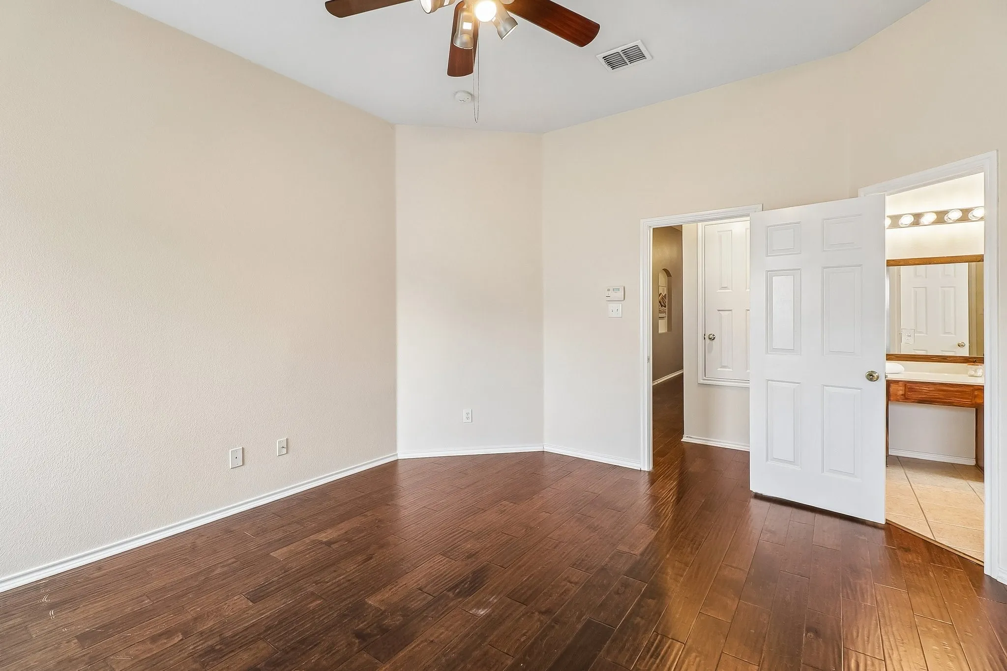 Single Family Residence For Sale in Denton County , 6008 Marsh Rail Drive, Denton, Texas 76208, 3 Bedroom, 2 Bathroom, 2 Garage spaces, 1,640 Sqft, built in 2005, mls#21340467, Real Estate Agent in Denton, Homes For Sale in Denton county, Homes For Sale in Denton, Realtor in Denton Texas, Real Estate Brokerage Independent Realty Texas, Luminita Cordes Realtor