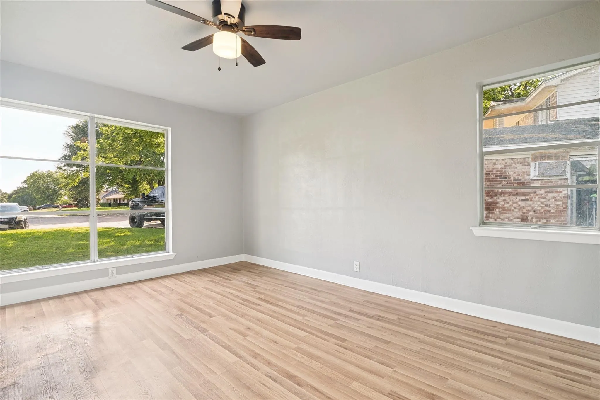 Single Family Residence For Sale in Dallas County , 4401 Ivy Drive, Mesquite, Texas 75150, 3 Bedroom, 2 Bathroom, 2 Garage spaces, 1,980 Sqft, built in 1968, mls#21341033, Real Estate Agent in Mesquite, Homes For Sale in Dallas county, Homes For Sale in Mesquite, Realtor in Mesquite Texas, Real Estate Brokerage Independent Realty Texas, Luminita Cordes Realtor