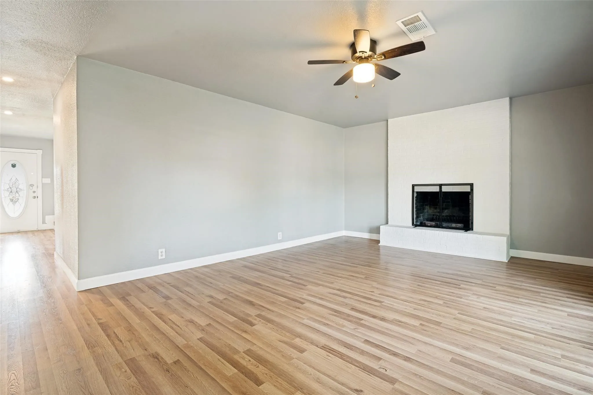 Single Family Residence For Sale in Dallas County , 4401 Ivy Drive, Mesquite, Texas 75150, 3 Bedroom, 2 Bathroom, 2 Garage spaces, 1,980 Sqft, built in 1968, mls#21341033, Real Estate Agent in Mesquite, Homes For Sale in Dallas county, Homes For Sale in Mesquite, Realtor in Mesquite Texas, Real Estate Brokerage Independent Realty Texas, Luminita Cordes Realtor