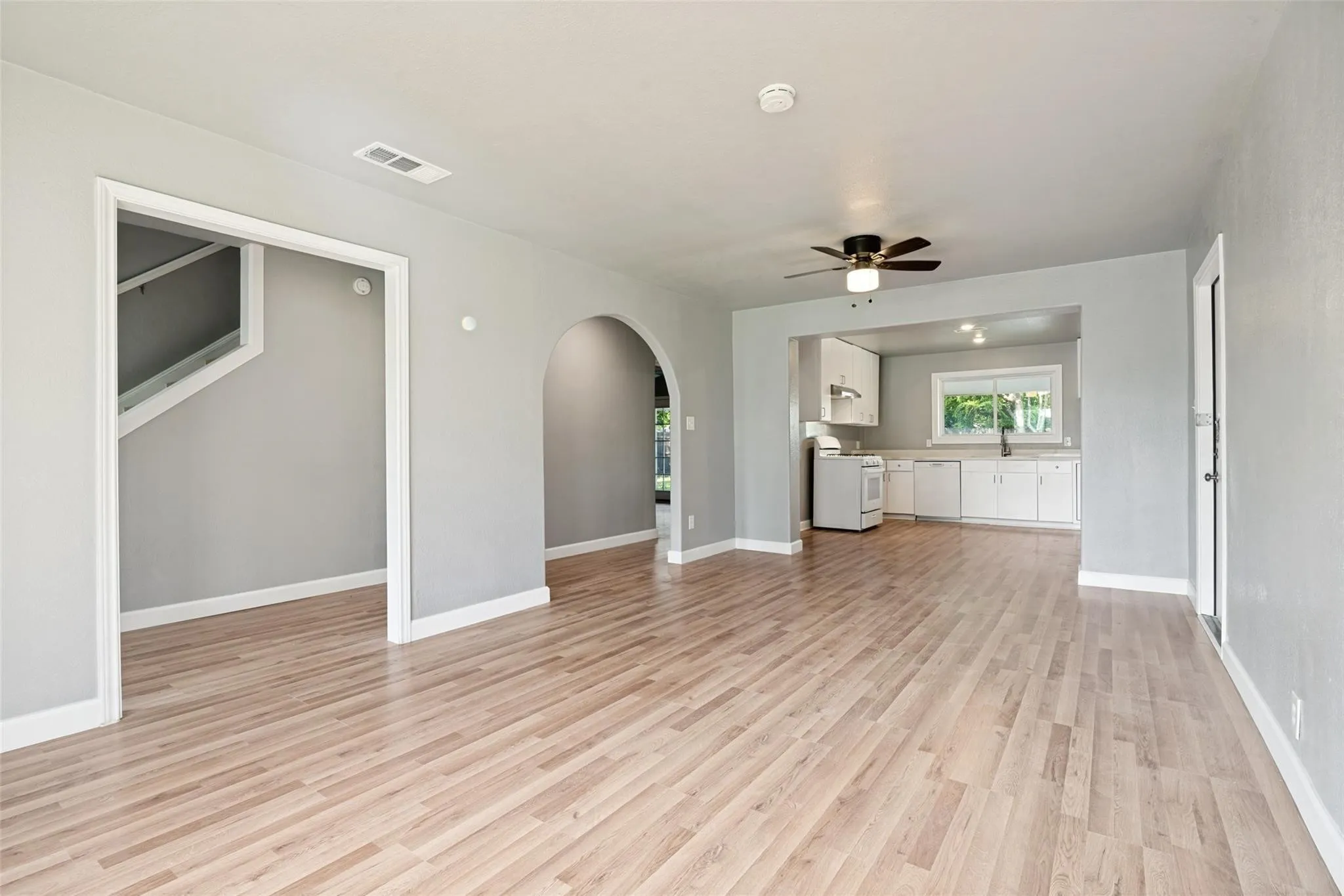 Single Family Residence For Sale in Dallas County , 4401 Ivy Drive, Mesquite, Texas 75150, 3 Bedroom, 2 Bathroom, 2 Garage spaces, 1,980 Sqft, built in 1968, mls#21341033, Real Estate Agent in Mesquite, Homes For Sale in Dallas county, Homes For Sale in Mesquite, Realtor in Mesquite Texas, Real Estate Brokerage Independent Realty Texas, Luminita Cordes Realtor