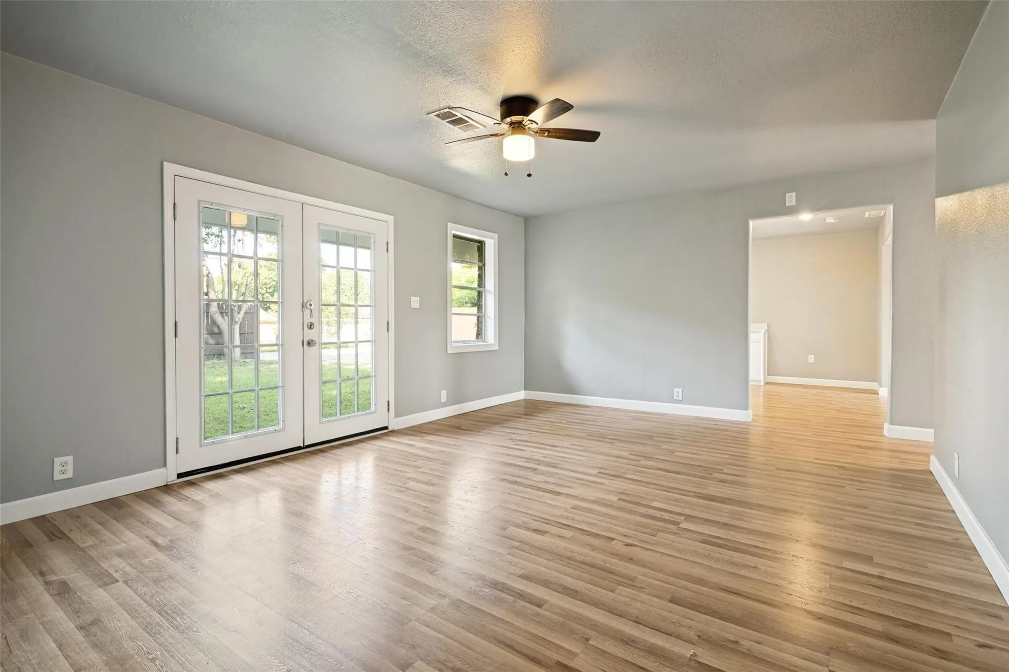 Single Family Residence For Sale in Dallas County , 4401 Ivy Drive, Mesquite, Texas 75150, 3 Bedroom, 2 Bathroom, 2 Garage spaces, 1,980 Sqft, built in 1968, mls#21341033, Real Estate Agent in Mesquite, Homes For Sale in Dallas county, Homes For Sale in Mesquite, Realtor in Mesquite Texas, Real Estate Brokerage Independent Realty Texas, Luminita Cordes Realtor