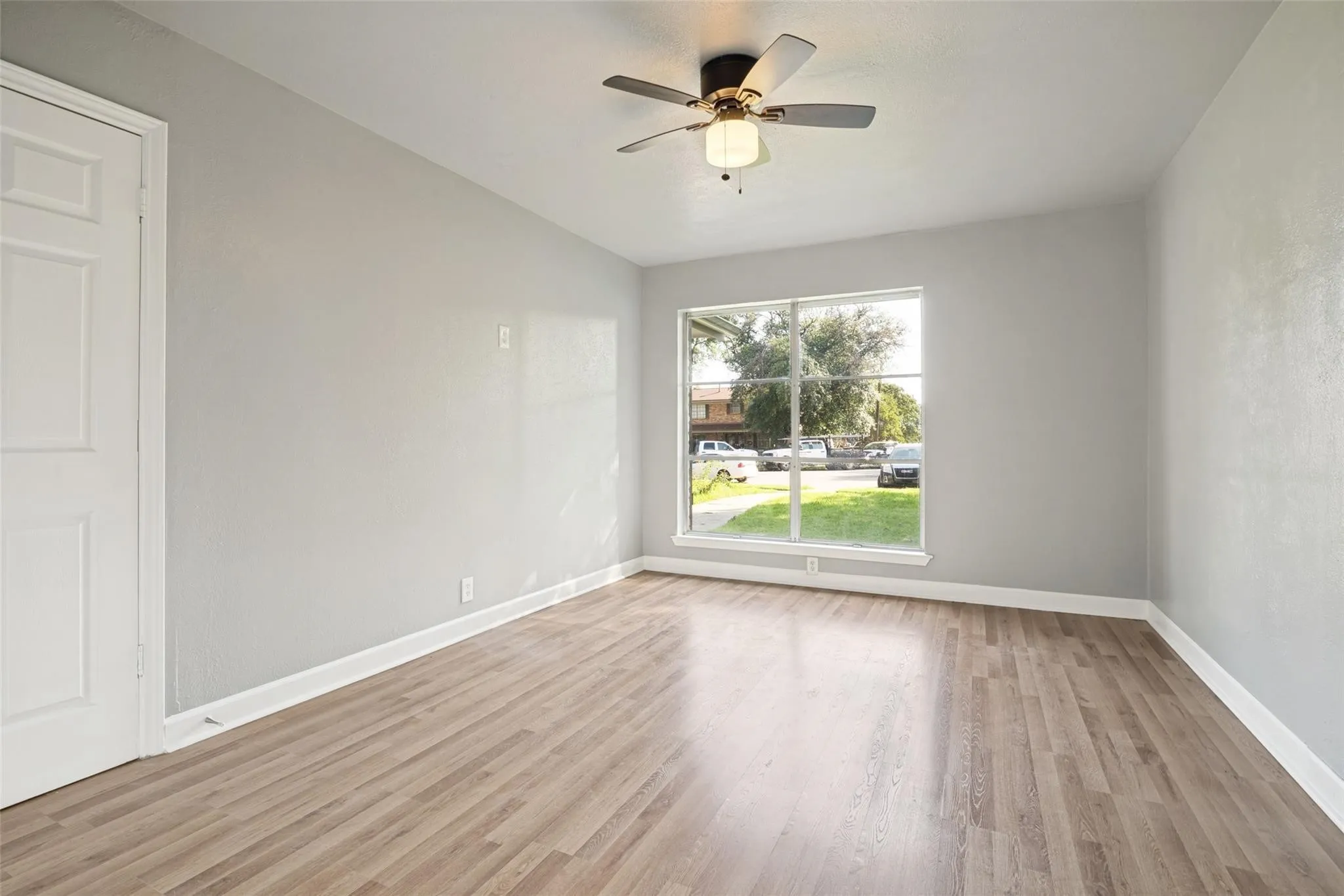 Single Family Residence For Sale in Dallas County , 4401 Ivy Drive, Mesquite, Texas 75150, 3 Bedroom, 2 Bathroom, 2 Garage spaces, 1,980 Sqft, built in 1968, mls#21341033, Real Estate Agent in Mesquite, Homes For Sale in Dallas county, Homes For Sale in Mesquite, Realtor in Mesquite Texas, Real Estate Brokerage Independent Realty Texas, Luminita Cordes Realtor