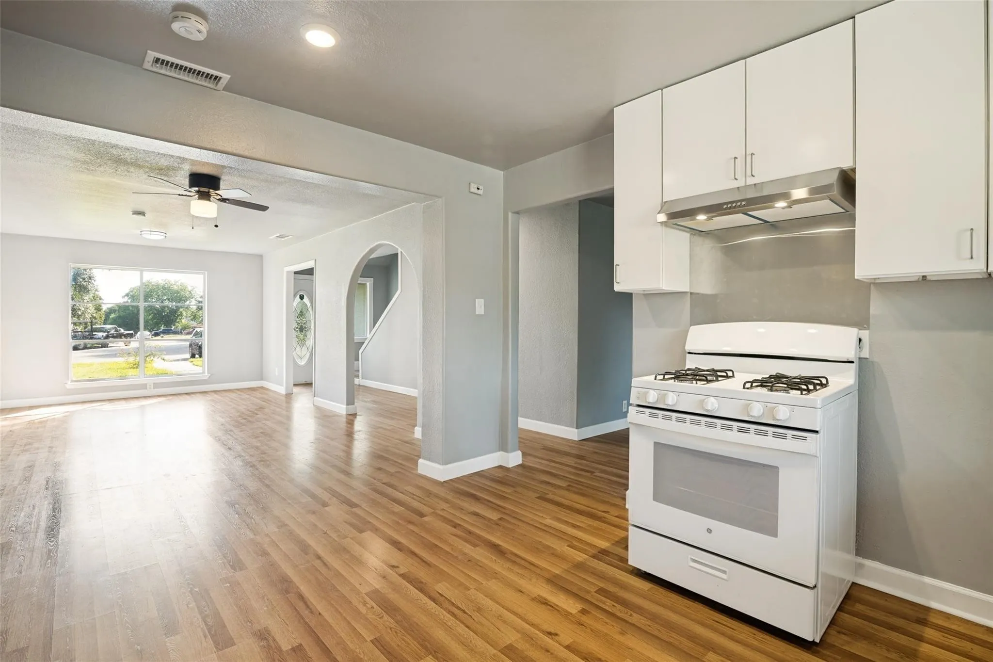 Single Family Residence For Sale in Dallas County , 4401 Ivy Drive, Mesquite, Texas 75150, 3 Bedroom, 2 Bathroom, 2 Garage spaces, 1,980 Sqft, built in 1968, mls#21341033, Real Estate Agent in Mesquite, Homes For Sale in Dallas county, Homes For Sale in Mesquite, Realtor in Mesquite Texas, Real Estate Brokerage Independent Realty Texas, Luminita Cordes Realtor