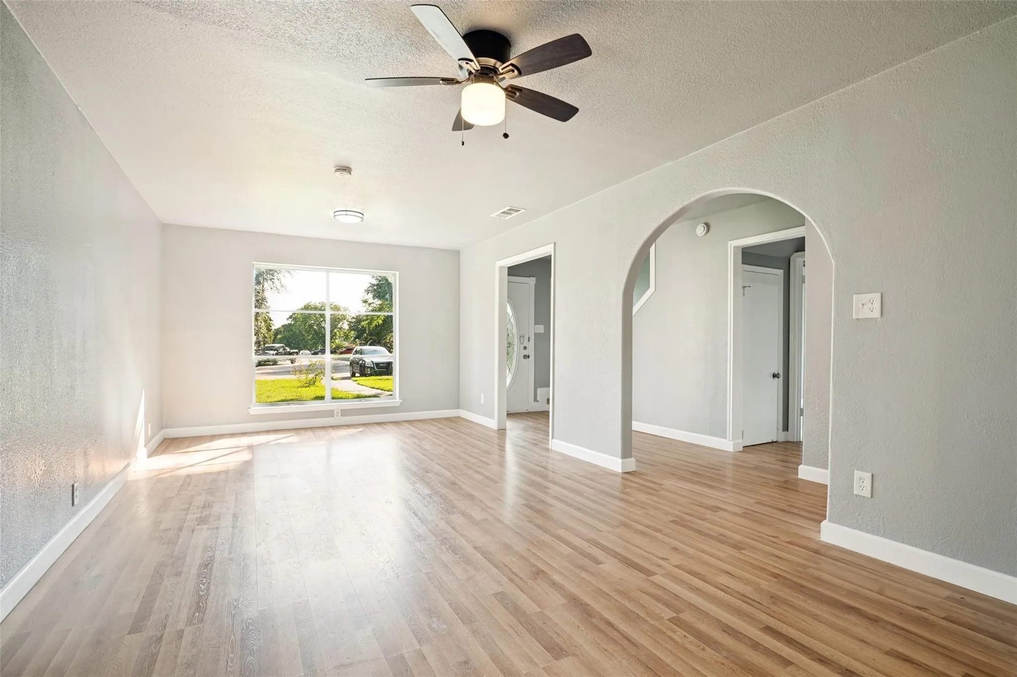 Single Family Residence For Sale in Dallas County , 4401 Ivy Drive, Mesquite, Texas 75150, 3 Bedroom, 2 Bathroom, 2 Garage spaces, 1,980 Sqft, built in 1968, mls#21341033, Real Estate Agent in Mesquite, Homes For Sale in Dallas county, Homes For Sale in Mesquite, Realtor in Mesquite Texas, Real Estate Brokerage Independent Realty Texas, Luminita Cordes Realtor