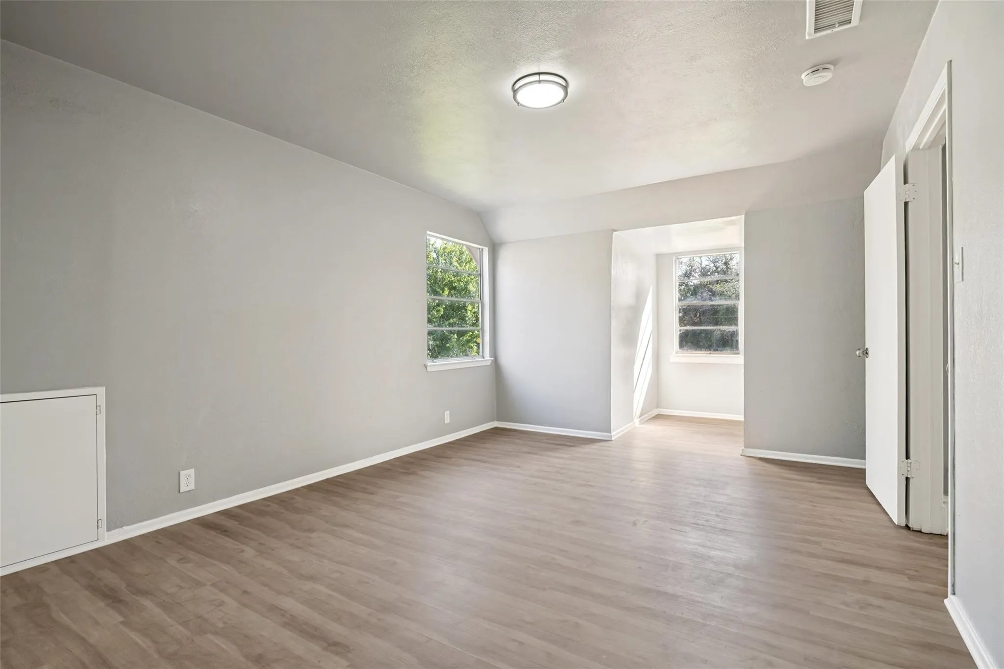 Single Family Residence For Sale in Dallas County , 4401 Ivy Drive, Mesquite, Texas 75150, 3 Bedroom, 2 Bathroom, 2 Garage spaces, 1,980 Sqft, built in 1968, mls#21341033, Real Estate Agent in Mesquite, Homes For Sale in Dallas county, Homes For Sale in Mesquite, Realtor in Mesquite Texas, Real Estate Brokerage Independent Realty Texas, Luminita Cordes Realtor