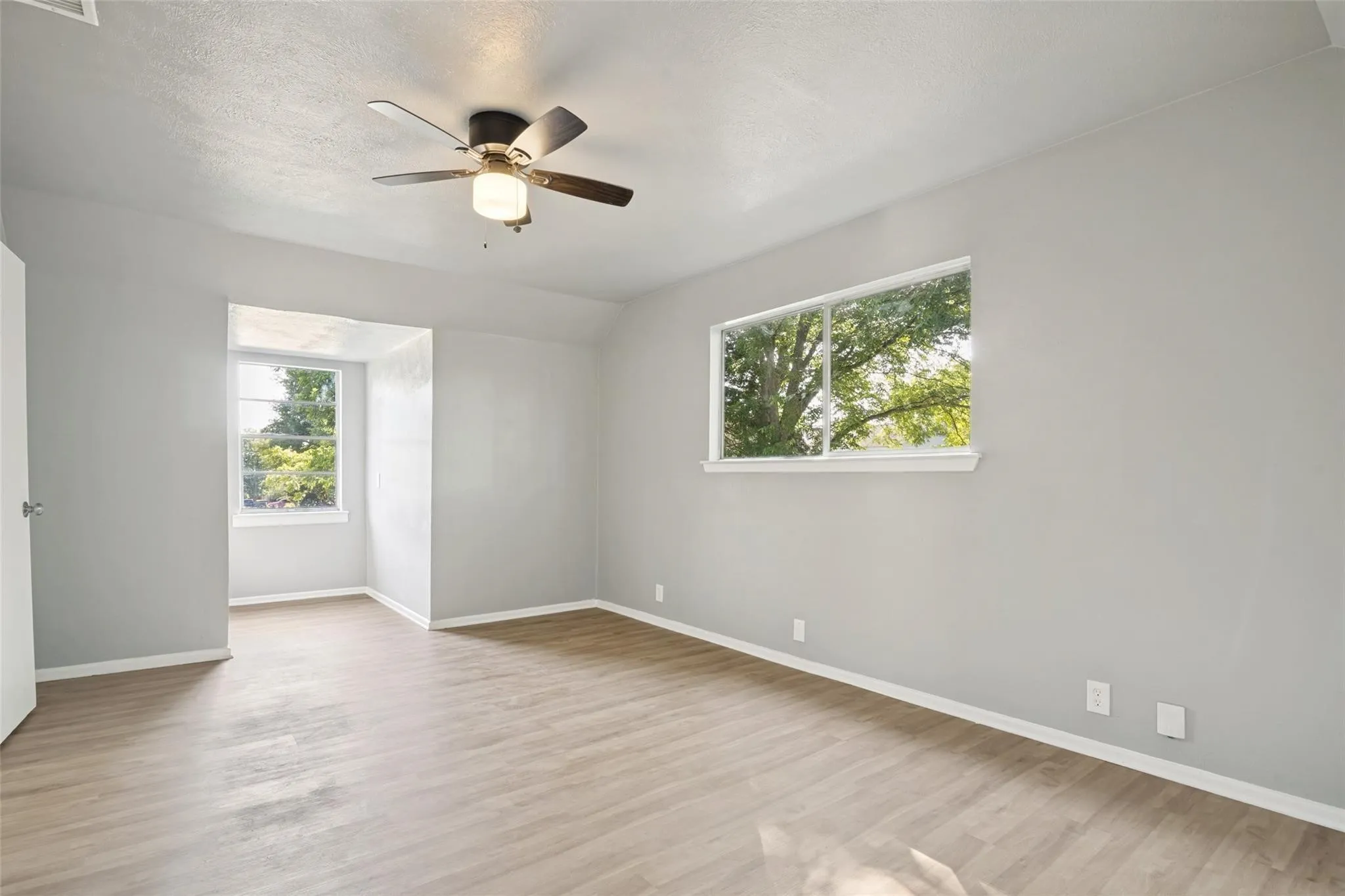 Single Family Residence For Sale in Dallas County , 4401 Ivy Drive, Mesquite, Texas 75150, 3 Bedroom, 2 Bathroom, 2 Garage spaces, 1,980 Sqft, built in 1968, mls#21341033, Real Estate Agent in Mesquite, Homes For Sale in Dallas county, Homes For Sale in Mesquite, Realtor in Mesquite Texas, Real Estate Brokerage Independent Realty Texas, Luminita Cordes Realtor