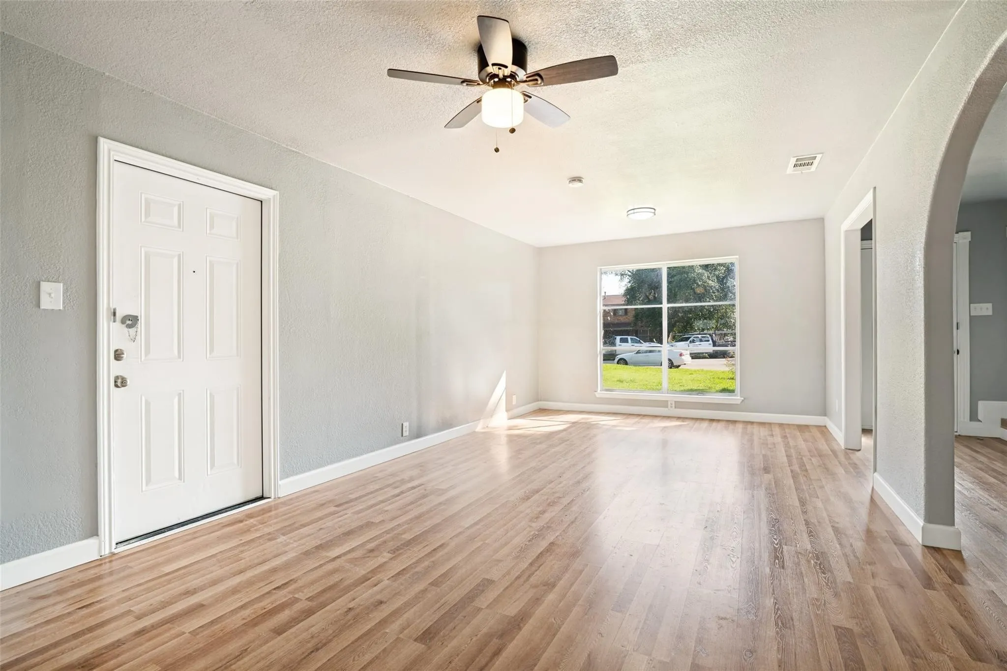 Single Family Residence For Sale in Dallas County , 4401 Ivy Drive, Mesquite, Texas 75150, 3 Bedroom, 2 Bathroom, 2 Garage spaces, 1,980 Sqft, built in 1968, mls#21341033, Real Estate Agent in Mesquite, Homes For Sale in Dallas county, Homes For Sale in Mesquite, Realtor in Mesquite Texas, Real Estate Brokerage Independent Realty Texas, Luminita Cordes Realtor