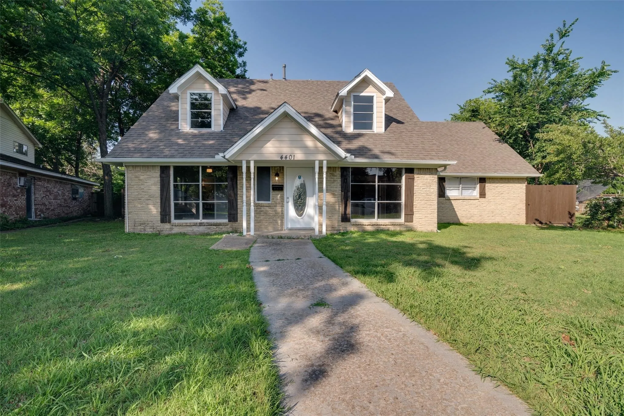 Single Family Residence For Sale in Dallas County , 4401 Ivy Drive, Mesquite, Texas 75150, 3 Bedroom, 2 Bathroom, 2 Garage spaces, 1,980 Sqft, built in 1968, mls#21341033, Real Estate Agent in Mesquite, Homes For Sale in Dallas county, Homes For Sale in Mesquite, Realtor in Mesquite Texas, Real Estate Brokerage Independent Realty Texas, Luminita Cordes Realtor
