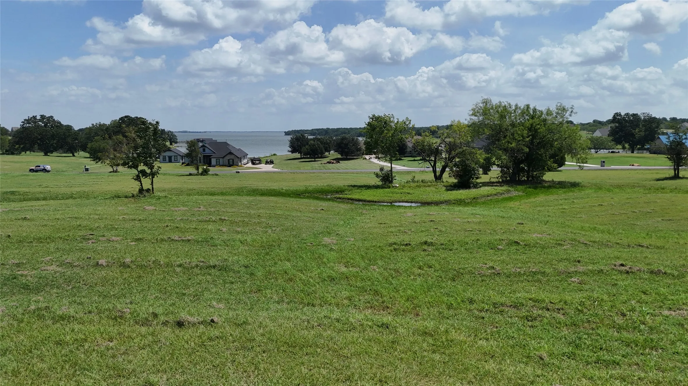 Gentle elevation creates attractive views toward Richland Chambers Lake.