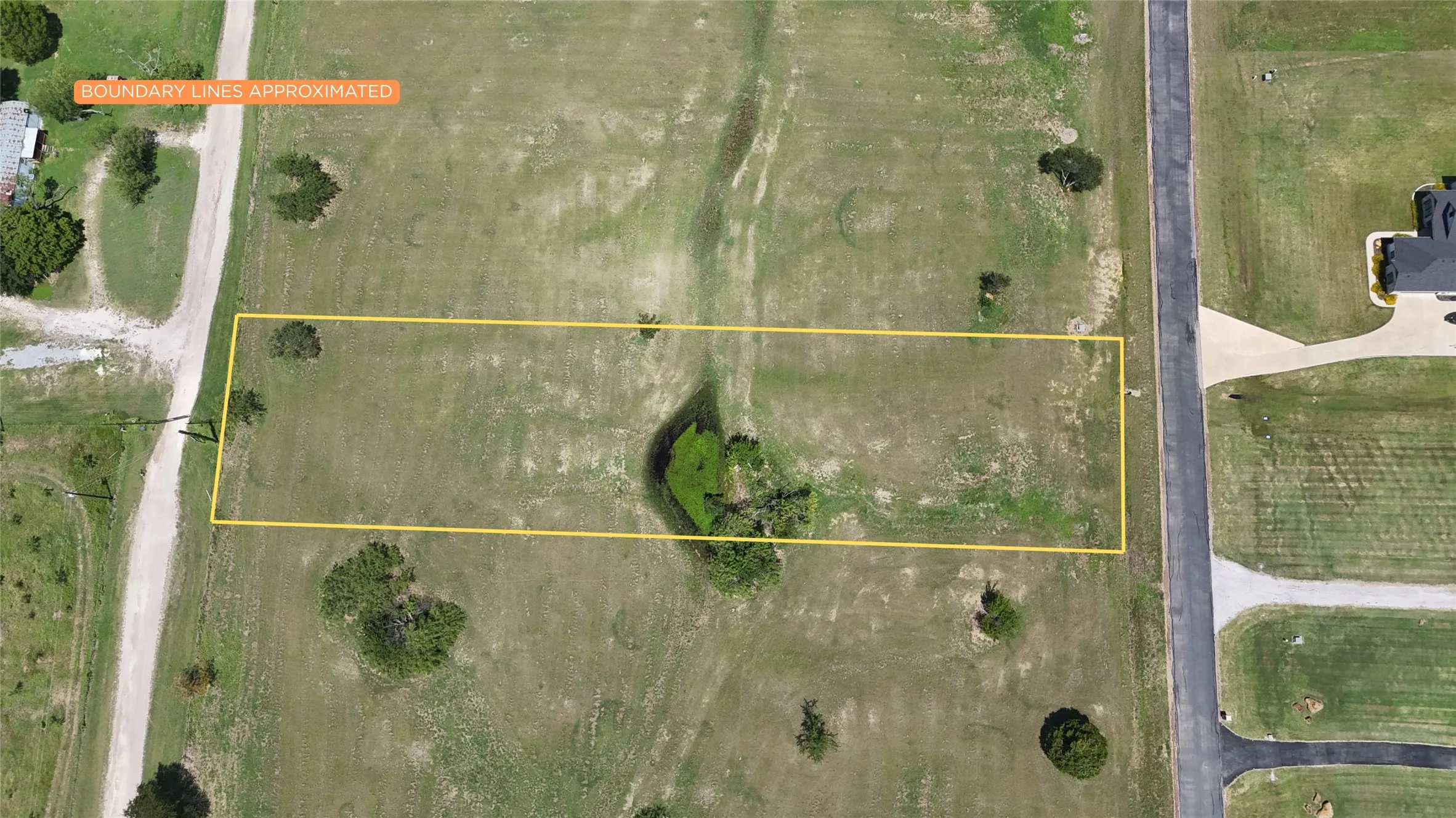 Boundary overlay highlighting the full width of the 1.01-acre property.