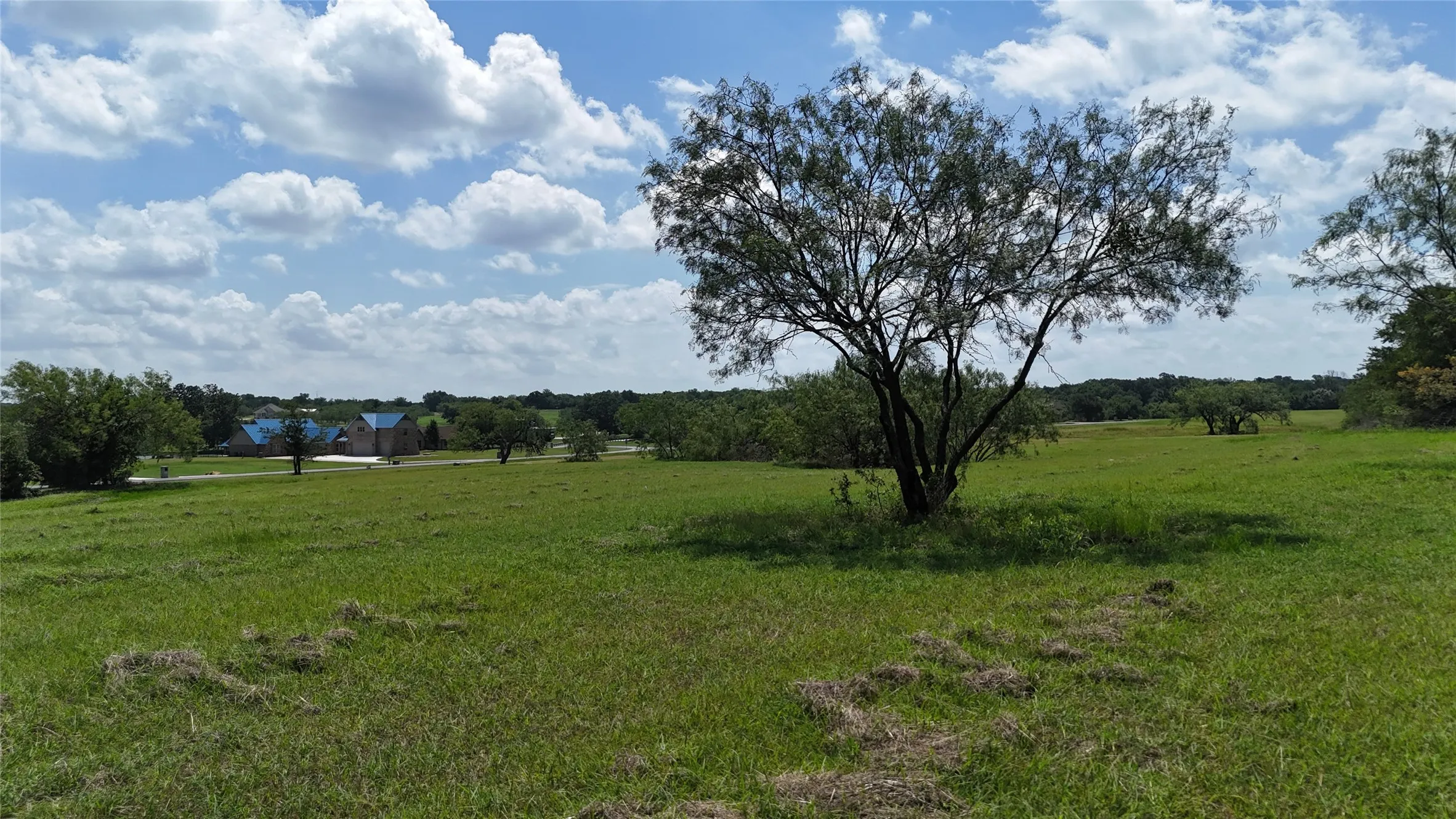 Peaceful homesite in scenic Richland Chambers Lake South Point Subdivision.