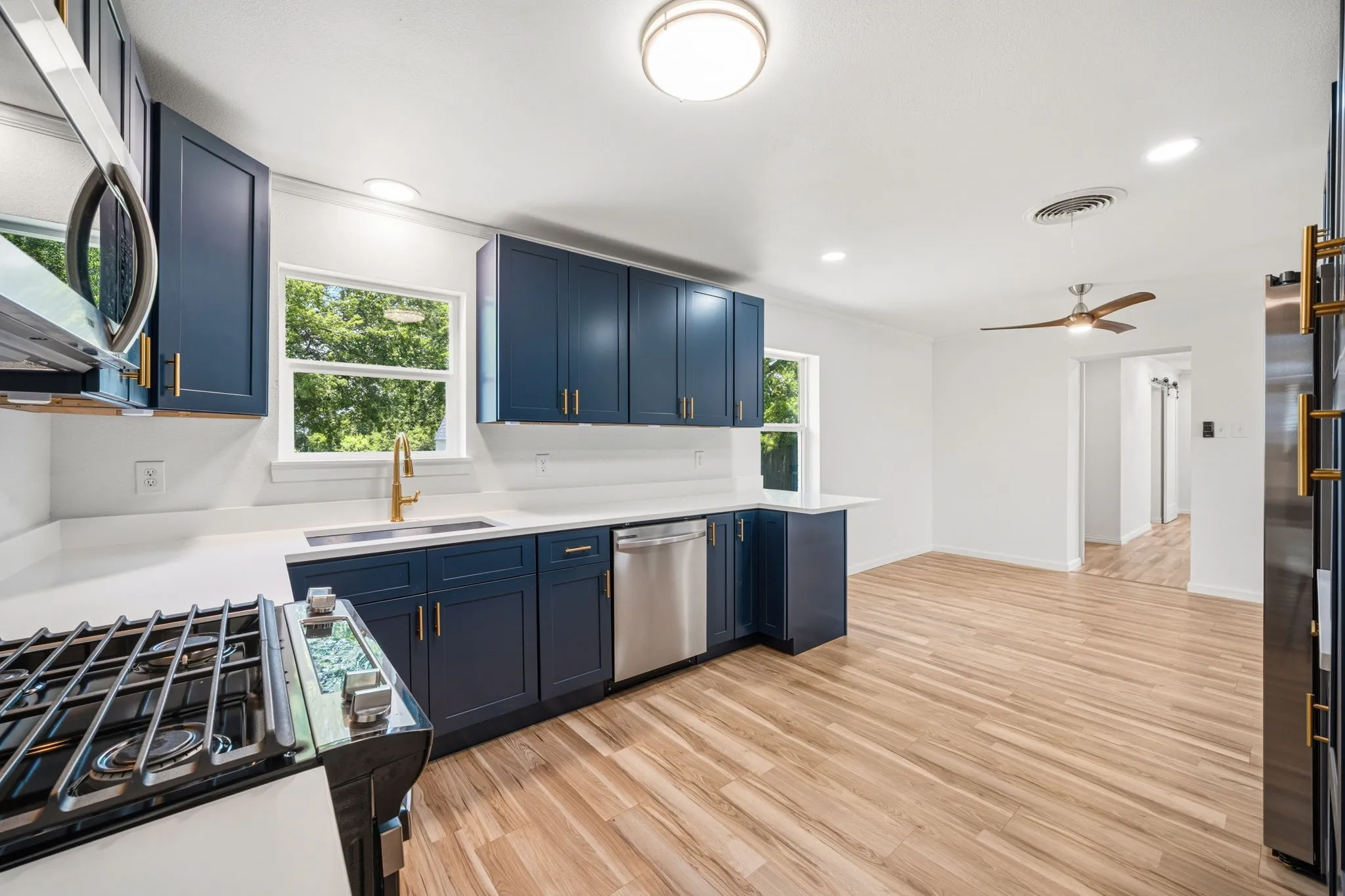 Single Family Residence For Sale in Ellis County , 5131 E Fm 875, Waxahachie, Texas 75167, 3 Bedroom, 2 Bathroom, Garage spaces, 1,572 Sqft, built in 1965, mls#21339013, Real Estate Agent in Waxahachie, Homes For Sale in Ellis county, Homes For Sale in Waxahachie, Realtor in Waxahachie Texas, Real Estate Brokerage Independent Realty Texas, Luminita Cordes Realtor