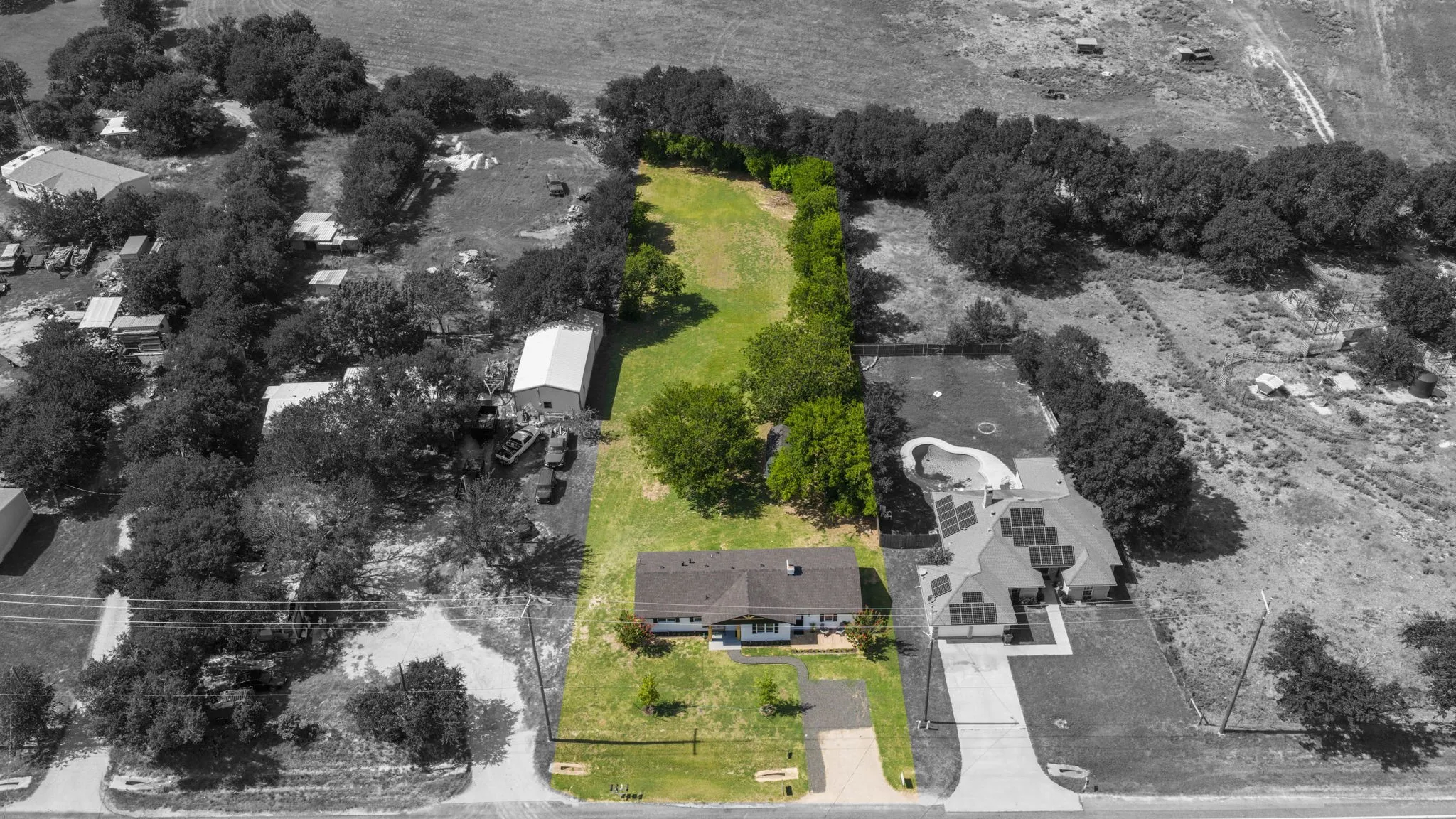 Single Family Residence For Sale in Ellis County , 5131 E Fm 875, Waxahachie, Texas 75167, 3 Bedroom, 2 Bathroom, Garage spaces, 1,572 Sqft, built in 1965, mls#21339013, Real Estate Agent in Waxahachie, Homes For Sale in Ellis county, Homes For Sale in Waxahachie, Realtor in Waxahachie Texas, Real Estate Brokerage Independent Realty Texas, Luminita Cordes Realtor