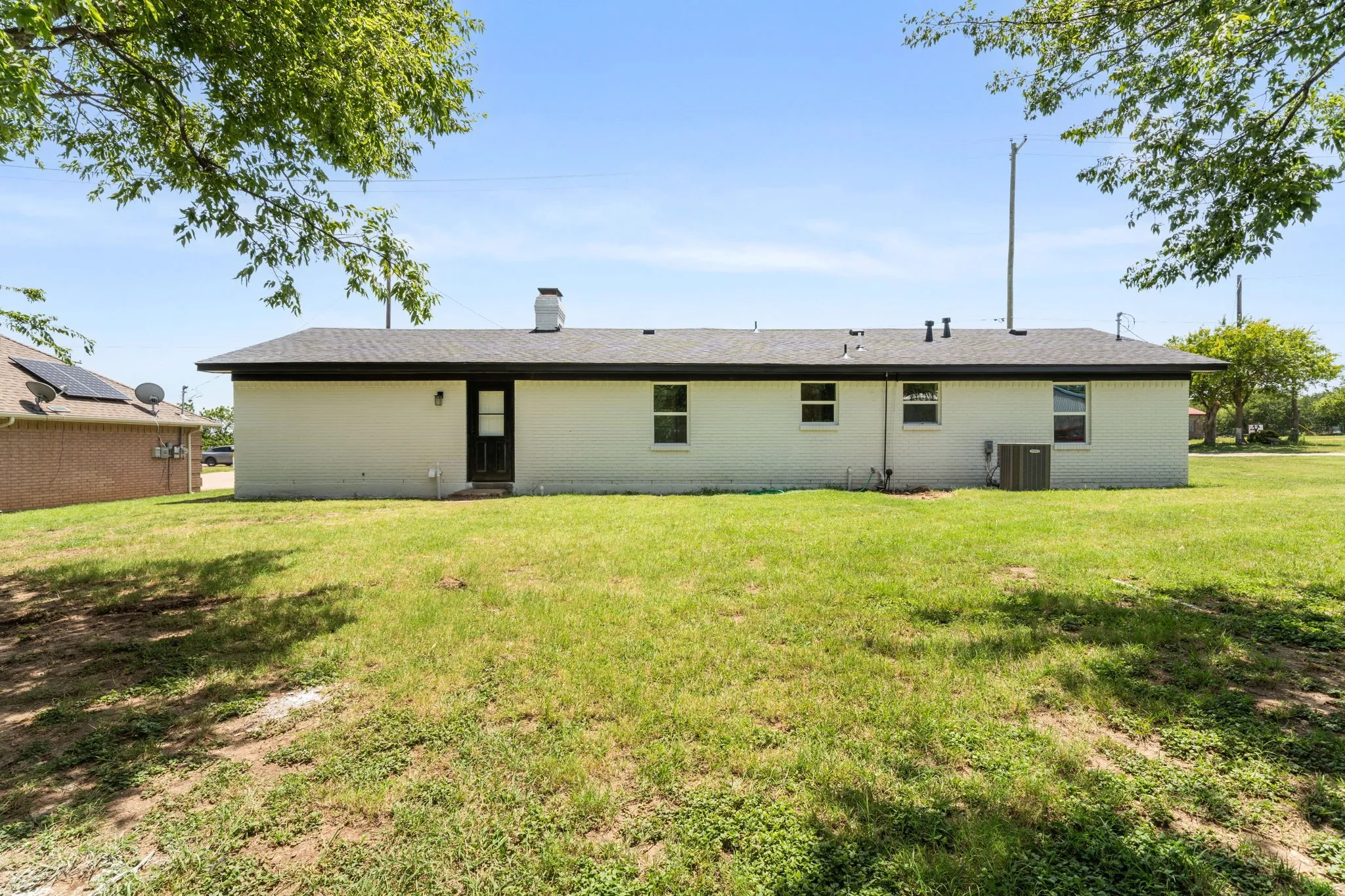 Single Family Residence For Sale in Ellis County , 5131 E Fm 875, Waxahachie, Texas 75167, 3 Bedroom, 2 Bathroom, Garage spaces, 1,572 Sqft, built in 1965, mls#21339013, Real Estate Agent in Waxahachie, Homes For Sale in Ellis county, Homes For Sale in Waxahachie, Realtor in Waxahachie Texas, Real Estate Brokerage Independent Realty Texas, Luminita Cordes Realtor