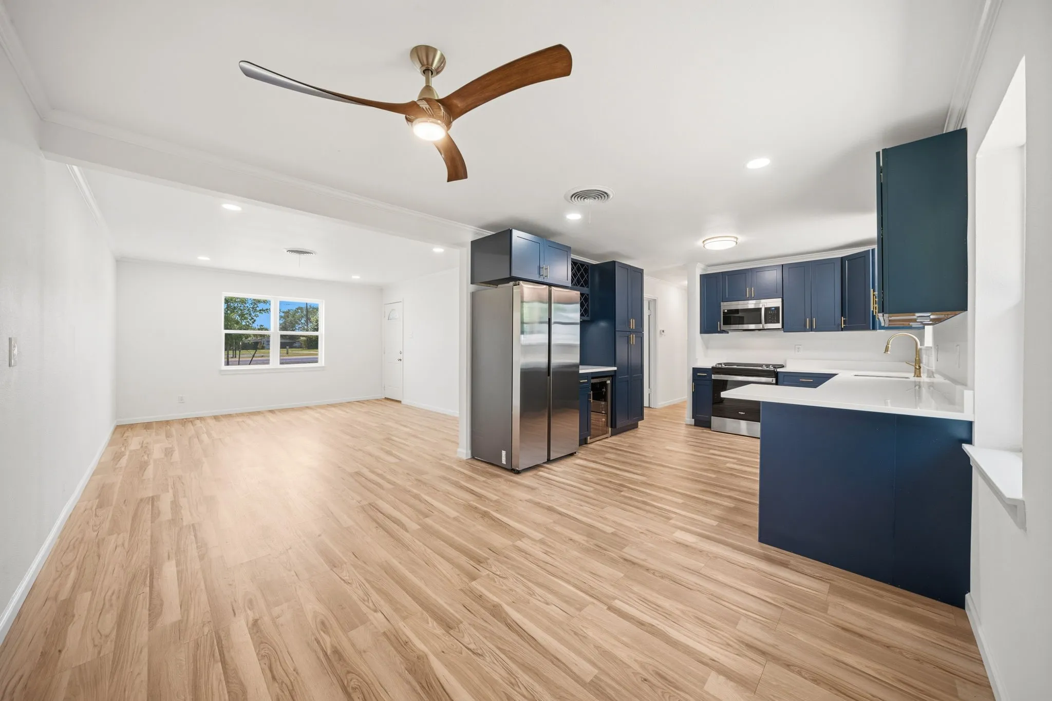 Single Family Residence For Sale in Ellis County , 5131 E Fm 875, Waxahachie, Texas 75167, 3 Bedroom, 2 Bathroom, Garage spaces, 1,572 Sqft, built in 1965, mls#21339013, Real Estate Agent in Waxahachie, Homes For Sale in Ellis county, Homes For Sale in Waxahachie, Realtor in Waxahachie Texas, Real Estate Brokerage Independent Realty Texas, Luminita Cordes Realtor