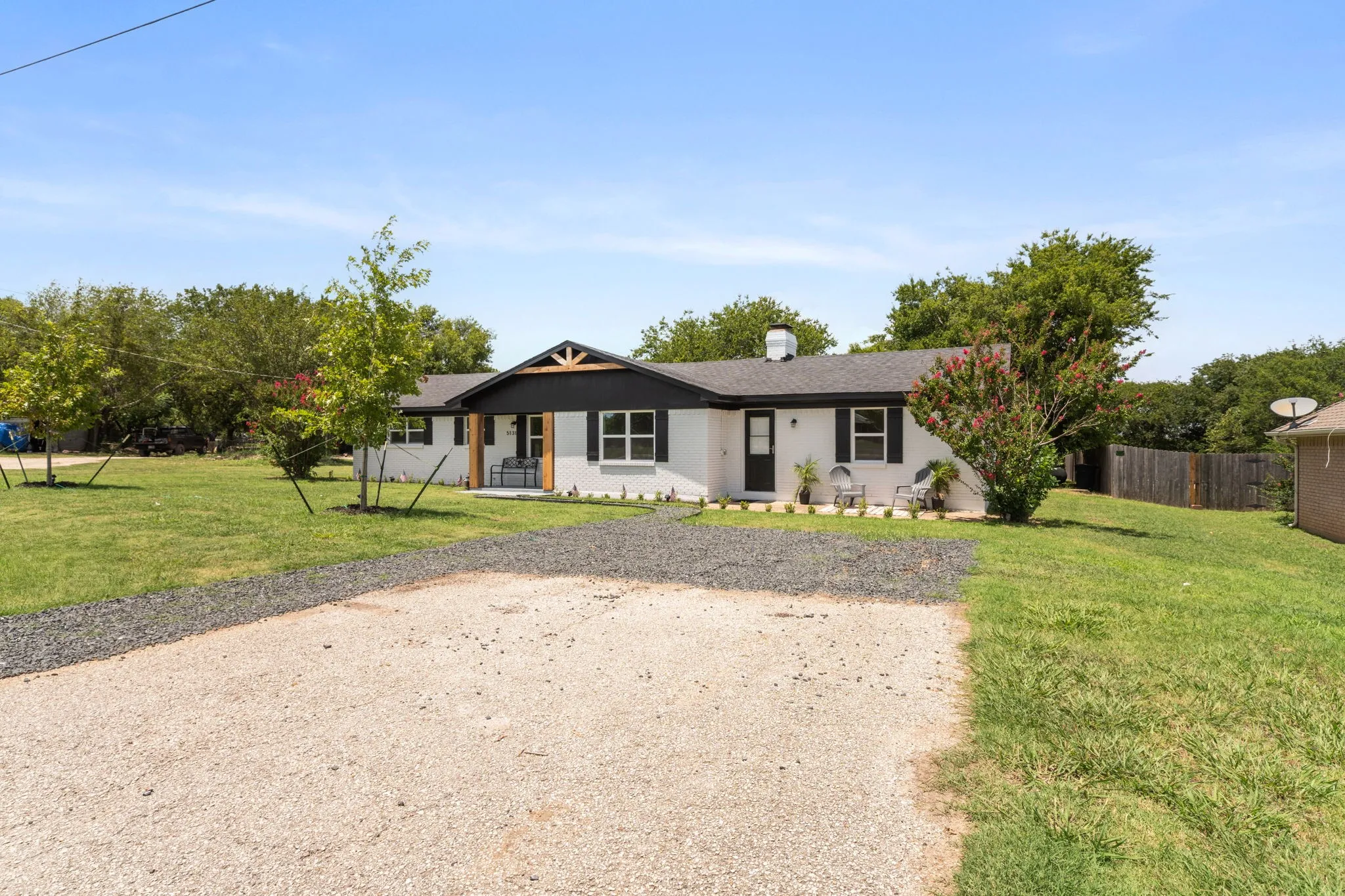 Single Family Residence For Sale in Ellis County , 5131 E Fm 875, Waxahachie, Texas 75167, 3 Bedroom, 2 Bathroom, Garage spaces, 1,572 Sqft, built in 1965, mls#21339013, Real Estate Agent in Waxahachie, Homes For Sale in Ellis county, Homes For Sale in Waxahachie, Realtor in Waxahachie Texas, Real Estate Brokerage Independent Realty Texas, Luminita Cordes Realtor