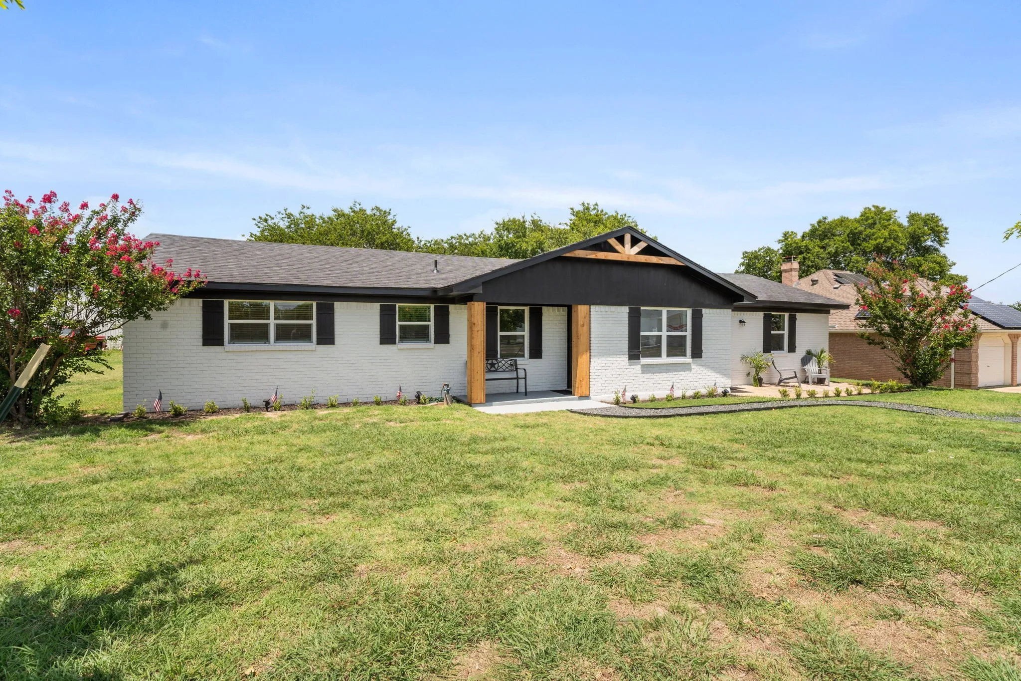 Single Family Residence For Sale in Ellis County , 5131 E Fm 875, Waxahachie, Texas 75167, 3 Bedroom, 2 Bathroom, Garage spaces, 1,572 Sqft, built in 1965, mls#21339013, Real Estate Agent in Waxahachie, Homes For Sale in Ellis county, Homes For Sale in Waxahachie, Realtor in Waxahachie Texas, Real Estate Brokerage Independent Realty Texas, Luminita Cordes Realtor