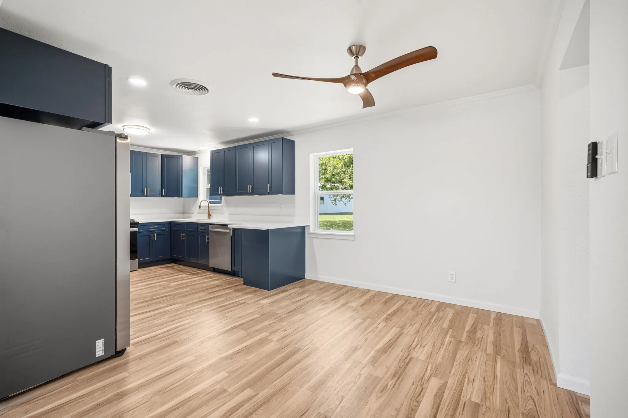 Single Family Residence For Sale in Ellis County , 5131 E Fm 875, Waxahachie, Texas 75167, 3 Bedroom, 2 Bathroom, Garage spaces, 1,572 Sqft, built in 1965, mls#21339013, Real Estate Agent in Waxahachie, Homes For Sale in Ellis county, Homes For Sale in Waxahachie, Realtor in Waxahachie Texas, Real Estate Brokerage Independent Realty Texas, Luminita Cordes Realtor