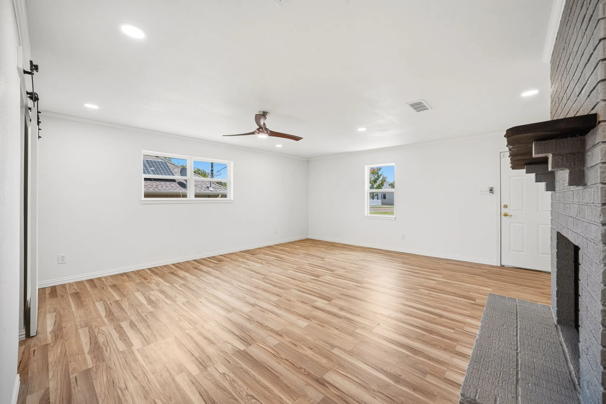 Single Family Residence For Sale in Ellis County , 5131 E Fm 875, Waxahachie, Texas 75167, 3 Bedroom, 2 Bathroom, Garage spaces, 1,572 Sqft, built in 1965, mls#21339013, Real Estate Agent in Waxahachie, Homes For Sale in Ellis county, Homes For Sale in Waxahachie, Realtor in Waxahachie Texas, Real Estate Brokerage Independent Realty Texas, Luminita Cordes Realtor