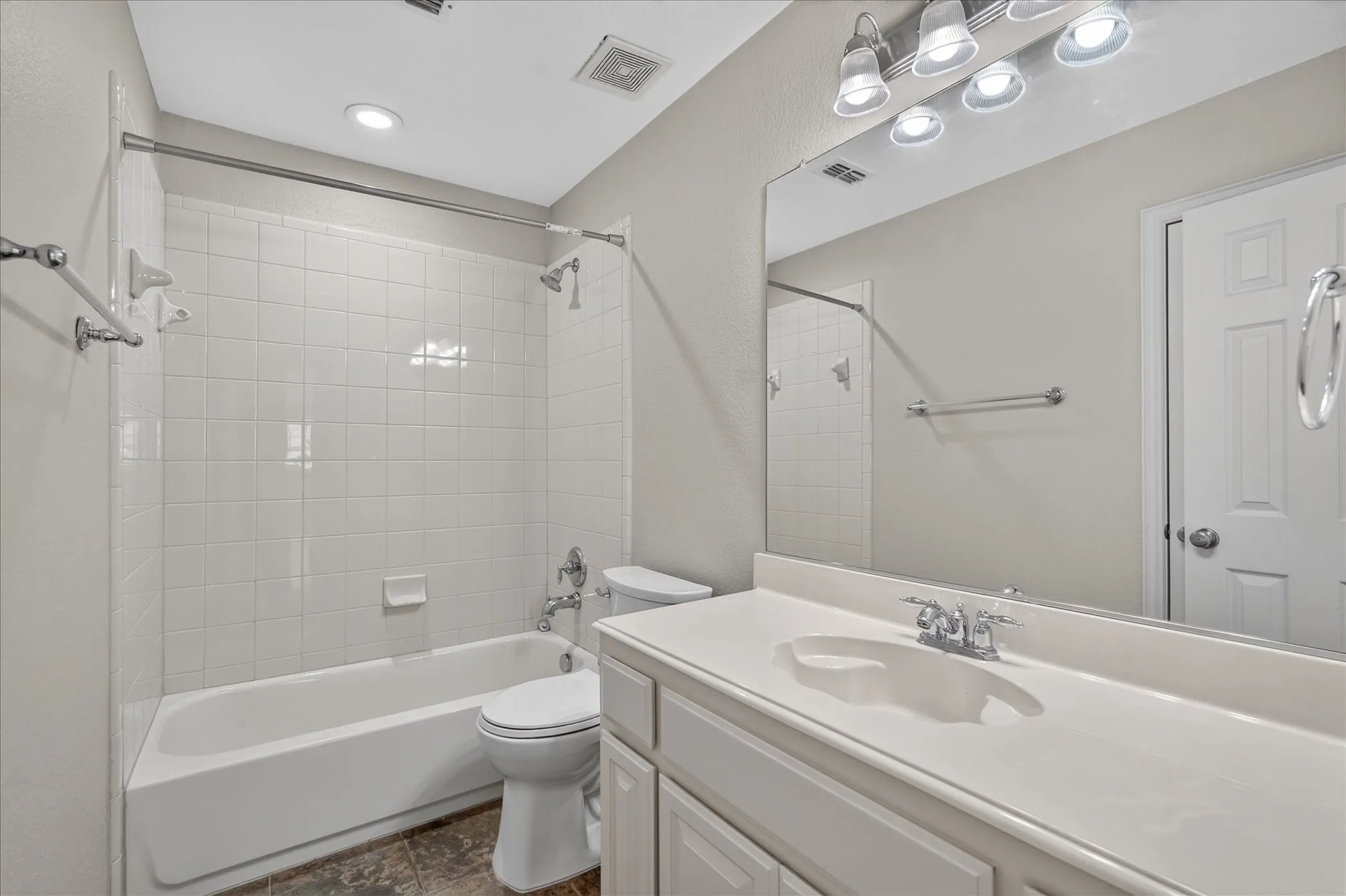 Single Family Residence For Sale in Denton County , 10987 Apple Valley Drive, Frisco, Texas 75033, 5 Bedroom, 4 Bathroom, 3 Garage spaces, 3,602 Sqft, built in 2005, mls#21341067, Real Estate Agent in Frisco, Homes For Sale in Denton county, Homes For Sale in Frisco, Realtor in Frisco Texas, Real Estate Brokerage Independent Realty Texas, Luminita Cordes Realtor