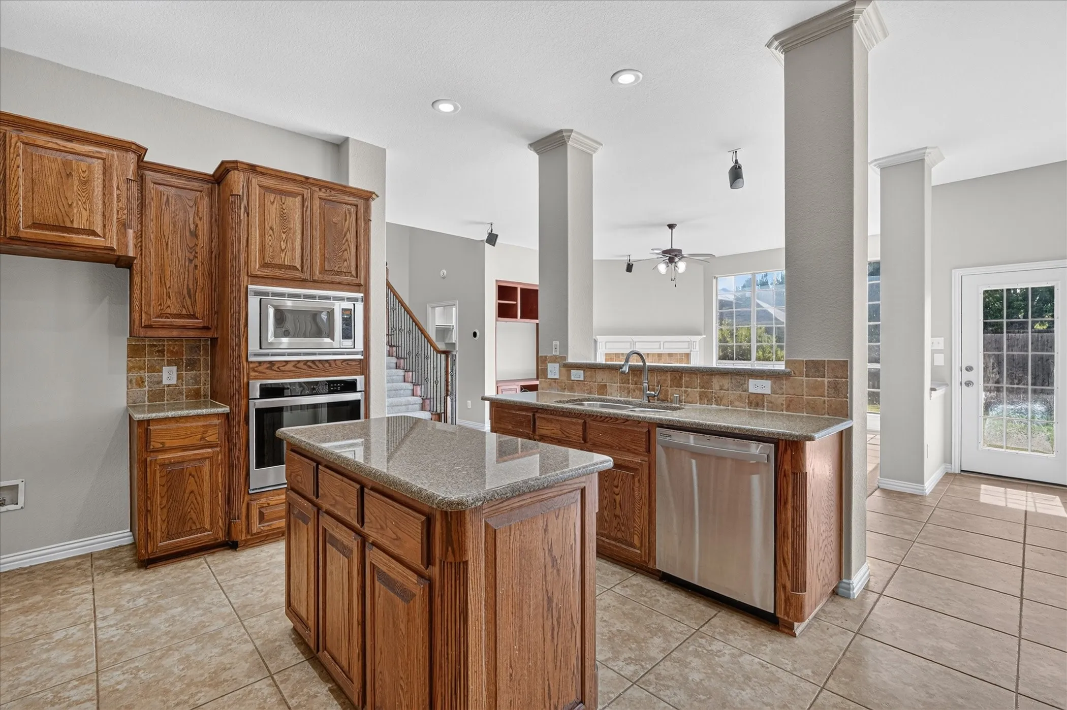 Single Family Residence For Sale in Denton County , 10987 Apple Valley Drive, Frisco, Texas 75033, 5 Bedroom, 4 Bathroom, 3 Garage spaces, 3,602 Sqft, built in 2005, mls#21341067, Real Estate Agent in Frisco, Homes For Sale in Denton county, Homes For Sale in Frisco, Realtor in Frisco Texas, Real Estate Brokerage Independent Realty Texas, Luminita Cordes Realtor