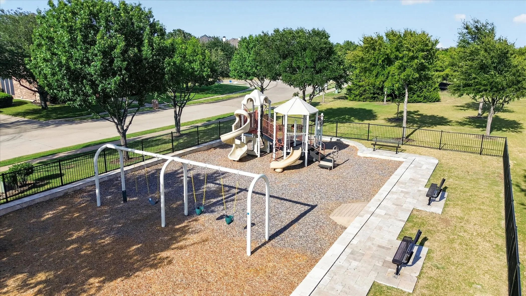 Single Family Residence For Sale in Denton County , 10987 Apple Valley Drive, Frisco, Texas 75033, 5 Bedroom, 4 Bathroom, 3 Garage spaces, 3,602 Sqft, built in 2005, mls#21341067, Real Estate Agent in Frisco, Homes For Sale in Denton county, Homes For Sale in Frisco, Realtor in Frisco Texas, Real Estate Brokerage Independent Realty Texas, Luminita Cordes Realtor