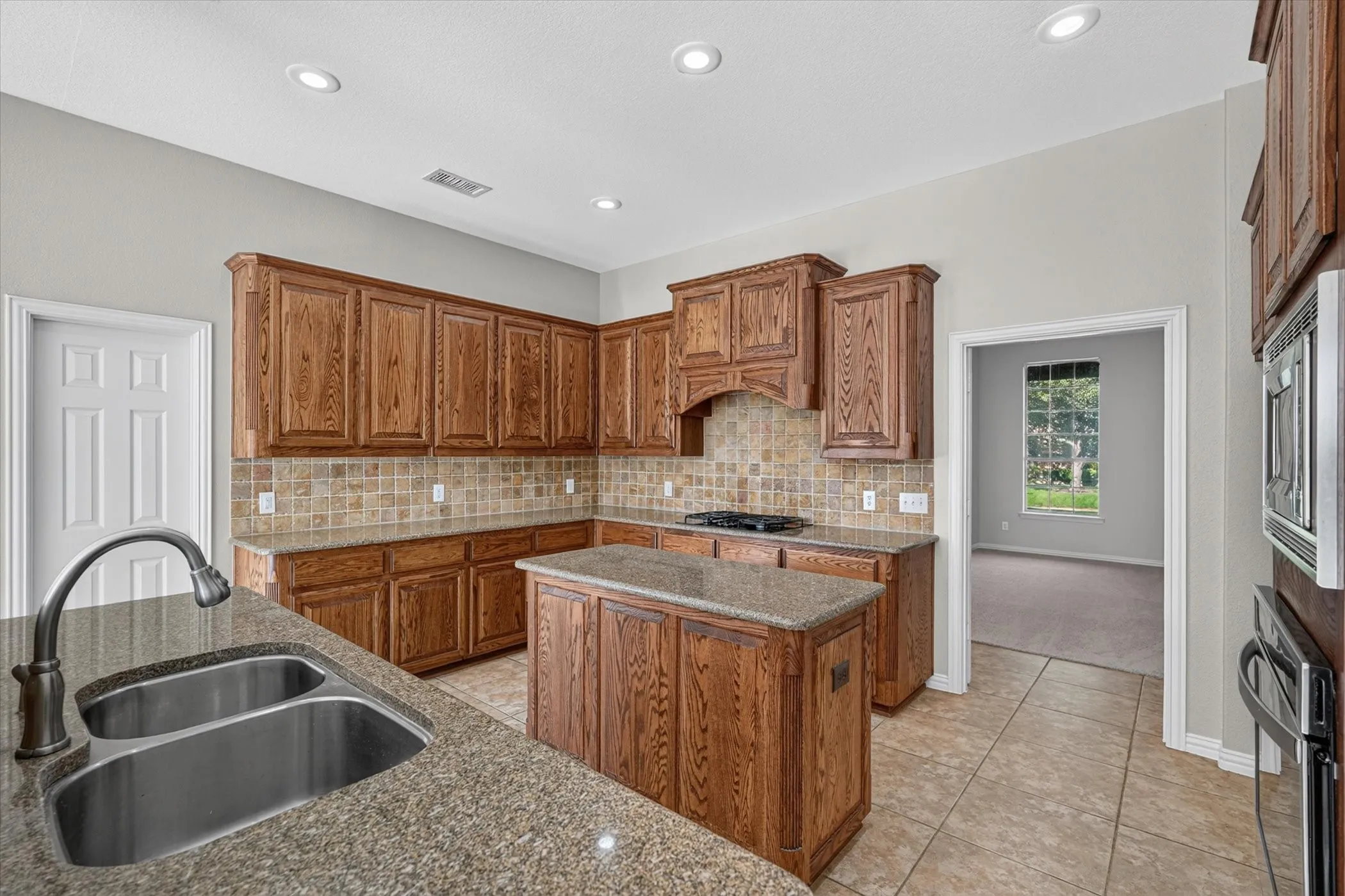 Single Family Residence For Sale in Denton County , 10987 Apple Valley Drive, Frisco, Texas 75033, 5 Bedroom, 4 Bathroom, 3 Garage spaces, 3,602 Sqft, built in 2005, mls#21341067, Real Estate Agent in Frisco, Homes For Sale in Denton county, Homes For Sale in Frisco, Realtor in Frisco Texas, Real Estate Brokerage Independent Realty Texas, Luminita Cordes Realtor