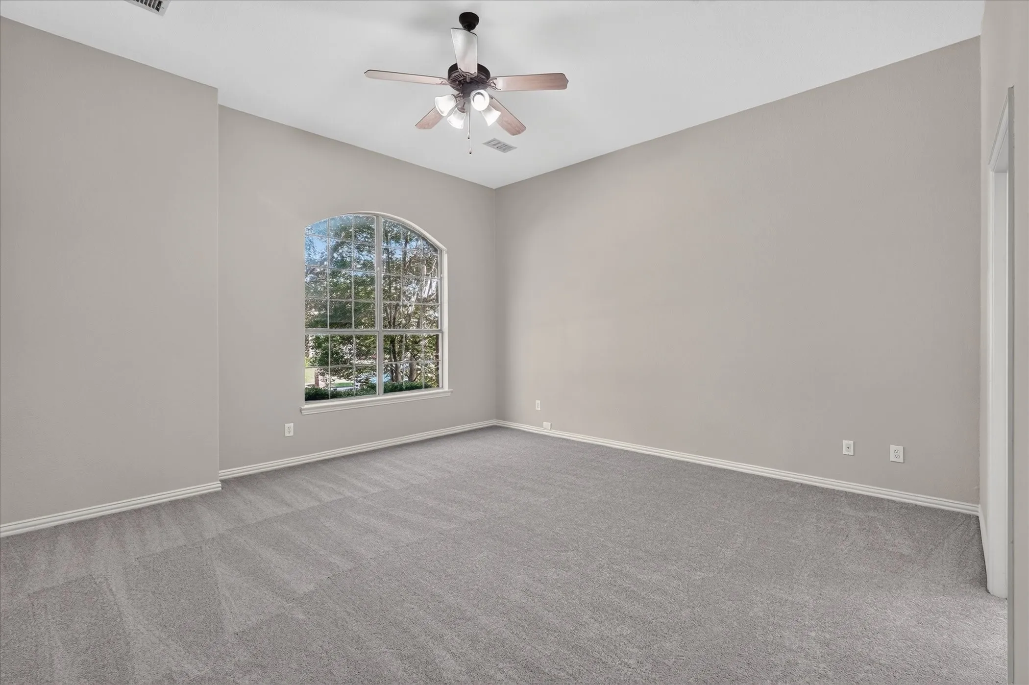 Single Family Residence For Sale in Denton County , 10987 Apple Valley Drive, Frisco, Texas 75033, 5 Bedroom, 4 Bathroom, 3 Garage spaces, 3,602 Sqft, built in 2005, mls#21341067, Real Estate Agent in Frisco, Homes For Sale in Denton county, Homes For Sale in Frisco, Realtor in Frisco Texas, Real Estate Brokerage Independent Realty Texas, Luminita Cordes Realtor