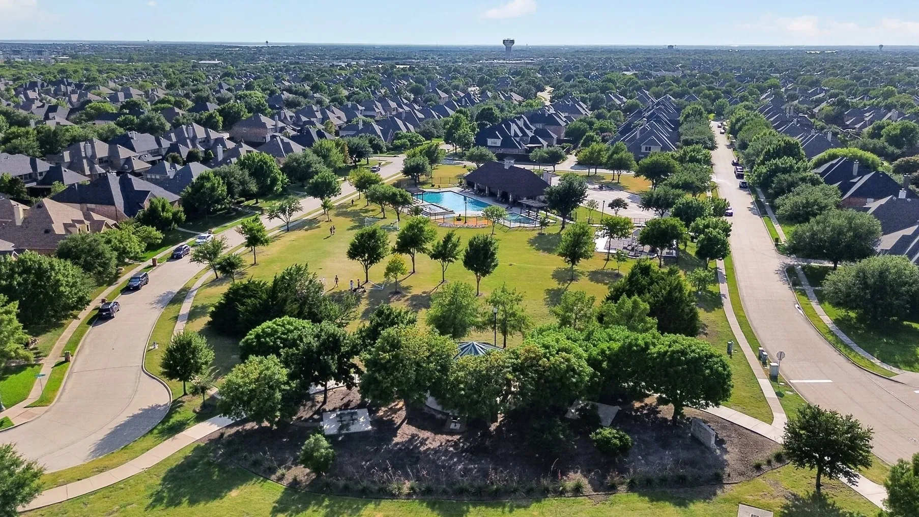 Single Family Residence For Sale in Denton County , 10987 Apple Valley Drive, Frisco, Texas 75033, 5 Bedroom, 4 Bathroom, 3 Garage spaces, 3,602 Sqft, built in 2005, mls#21341067, Real Estate Agent in Frisco, Homes For Sale in Denton county, Homes For Sale in Frisco, Realtor in Frisco Texas, Real Estate Brokerage Independent Realty Texas, Luminita Cordes Realtor
