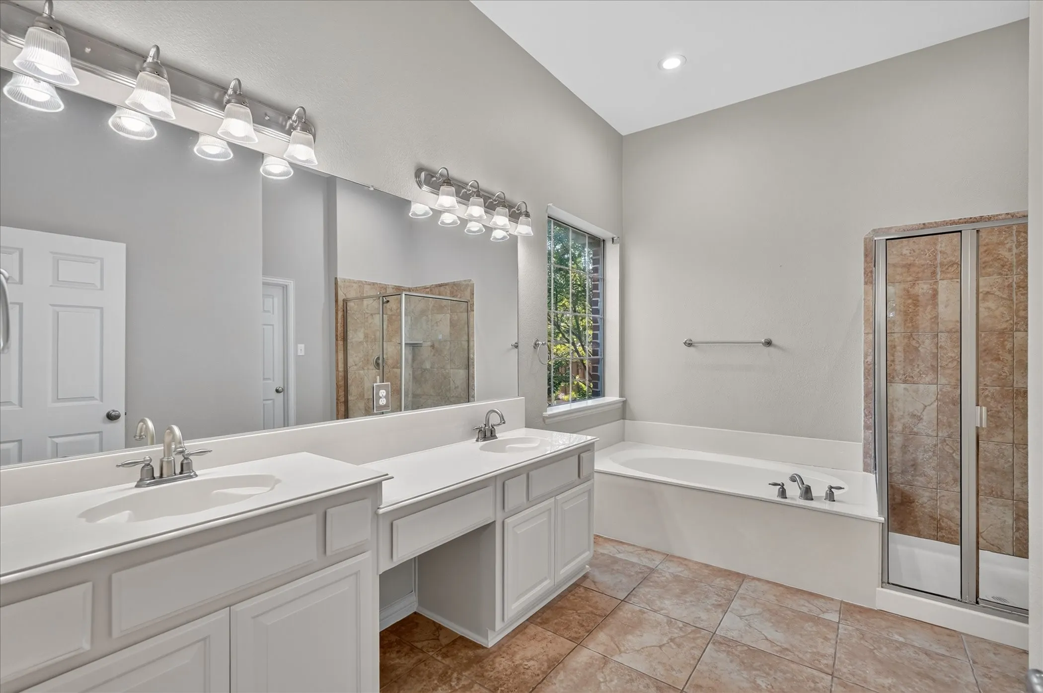 Single Family Residence For Sale in Denton County , 10987 Apple Valley Drive, Frisco, Texas 75033, 5 Bedroom, 4 Bathroom, 3 Garage spaces, 3,602 Sqft, built in 2005, mls#21341067, Real Estate Agent in Frisco, Homes For Sale in Denton county, Homes For Sale in Frisco, Realtor in Frisco Texas, Real Estate Brokerage Independent Realty Texas, Luminita Cordes Realtor