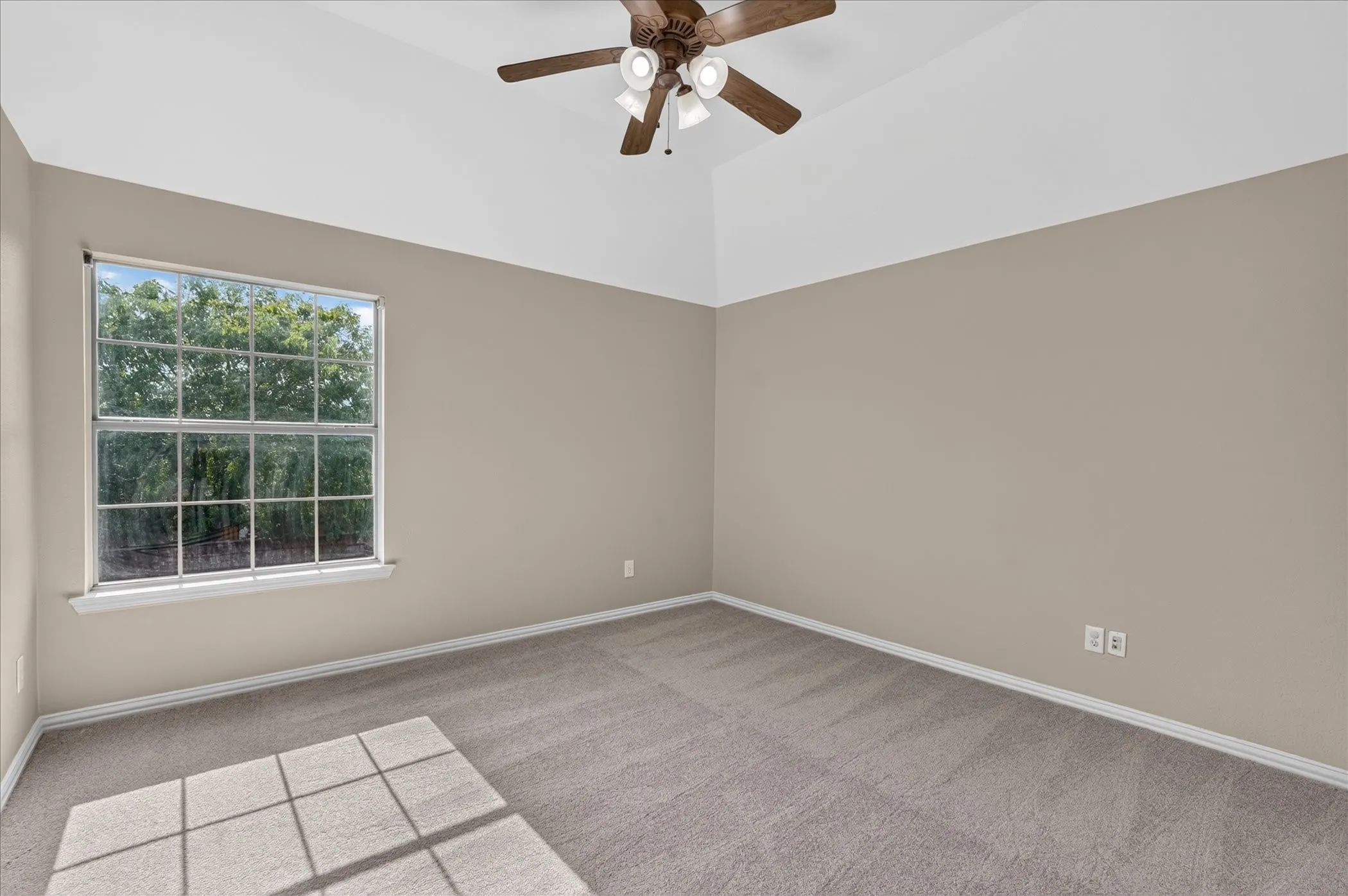 Single Family Residence For Sale in Denton County , 10987 Apple Valley Drive, Frisco, Texas 75033, 5 Bedroom, 4 Bathroom, 3 Garage spaces, 3,602 Sqft, built in 2005, mls#21341067, Real Estate Agent in Frisco, Homes For Sale in Denton county, Homes For Sale in Frisco, Realtor in Frisco Texas, Real Estate Brokerage Independent Realty Texas, Luminita Cordes Realtor