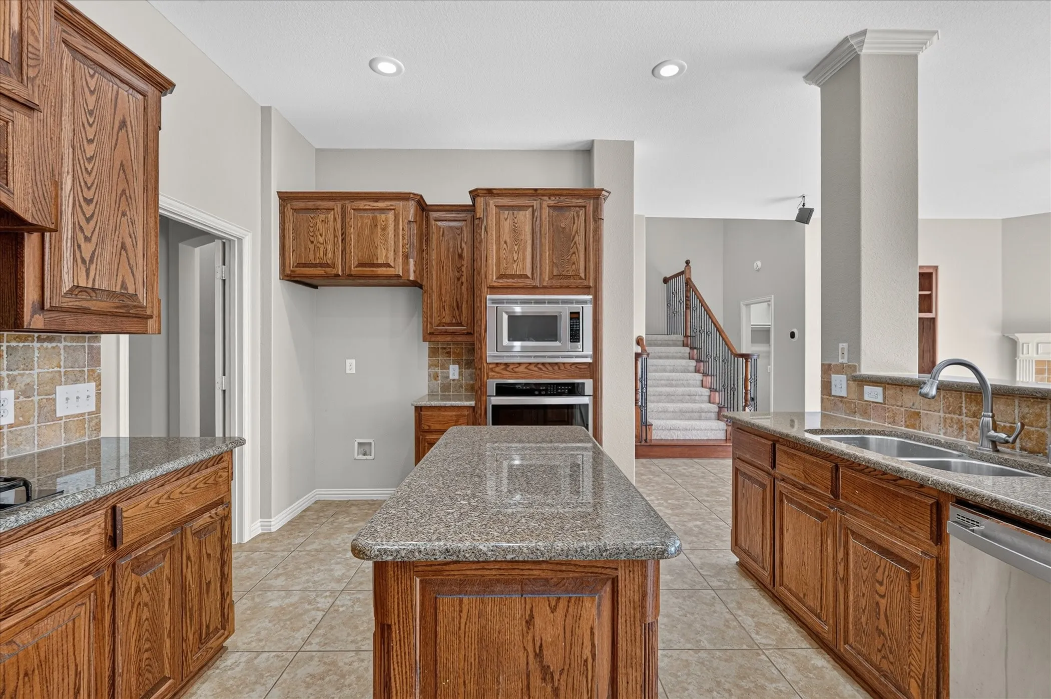 Single Family Residence For Sale in Denton County , 10987 Apple Valley Drive, Frisco, Texas 75033, 5 Bedroom, 4 Bathroom, 3 Garage spaces, 3,602 Sqft, built in 2005, mls#21341067, Real Estate Agent in Frisco, Homes For Sale in Denton county, Homes For Sale in Frisco, Realtor in Frisco Texas, Real Estate Brokerage Independent Realty Texas, Luminita Cordes Realtor