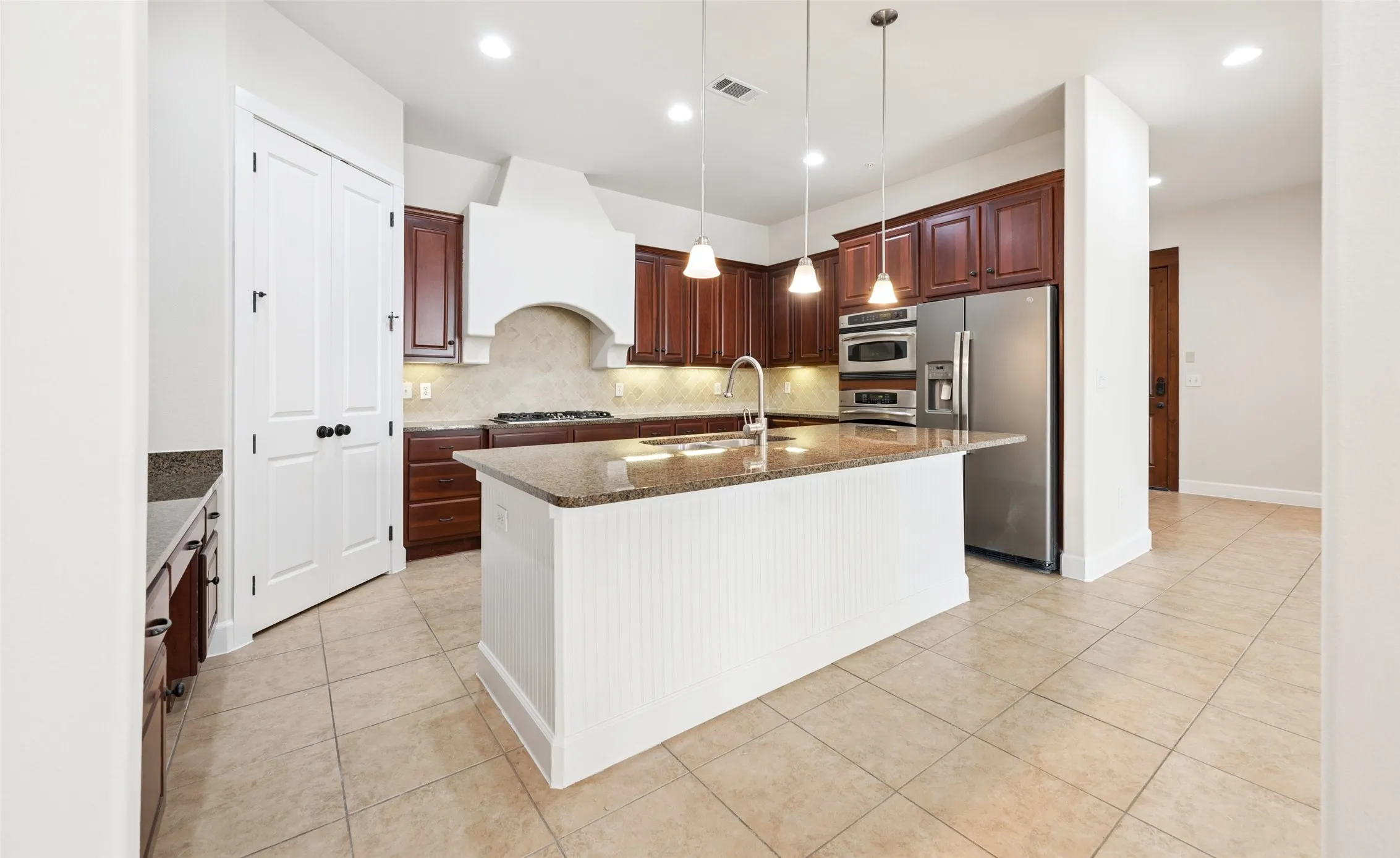 Condominium For Sale in Dallas County , 610 Via Ravello 201, Irving, Texas 75039, 2 Bedroom, 3 Bathroom, 2 Garage spaces, 1,966 Sqft, built in 2007, mls#21300526, Real Estate Agent in Irving, Homes For Sale in Dallas county, Homes For Sale in Irving, Realtor in Irving Texas, Real Estate Brokerage Independent Realty Texas, Luminita Cordes Realtor