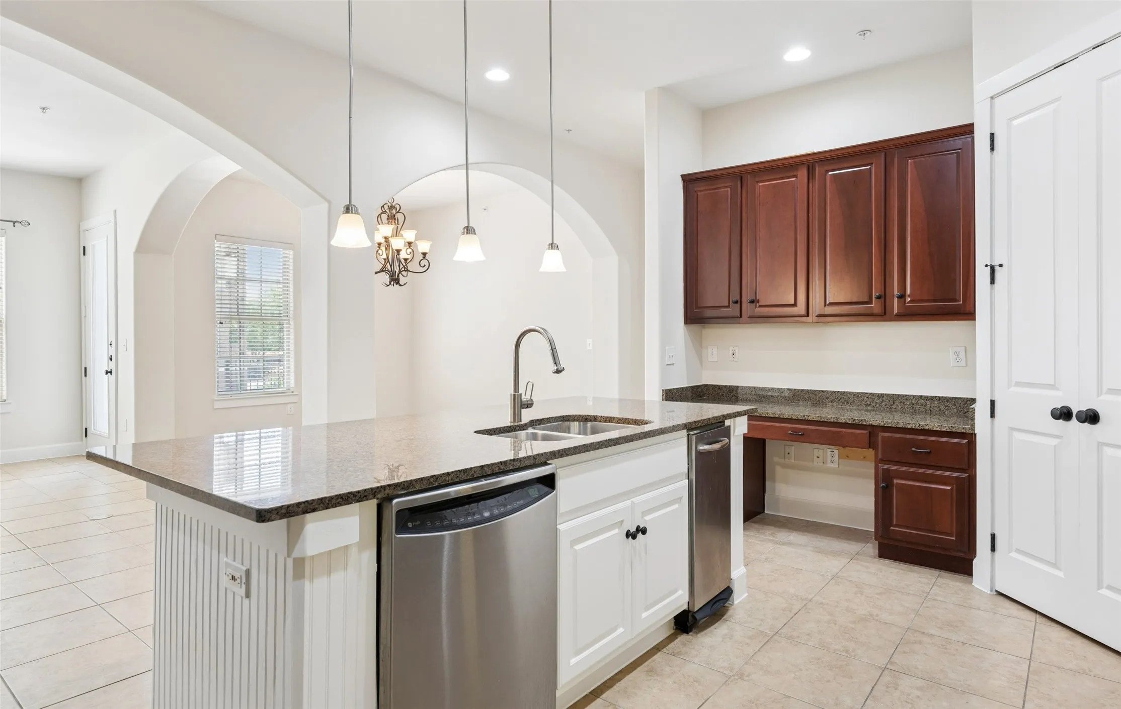 Condominium For Sale in Dallas County , 610 Via Ravello 201, Irving, Texas 75039, 2 Bedroom, 3 Bathroom, 2 Garage spaces, 1,966 Sqft, built in 2007, mls#21300526, Real Estate Agent in Irving, Homes For Sale in Dallas county, Homes For Sale in Irving, Realtor in Irving Texas, Real Estate Brokerage Independent Realty Texas, Luminita Cordes Realtor