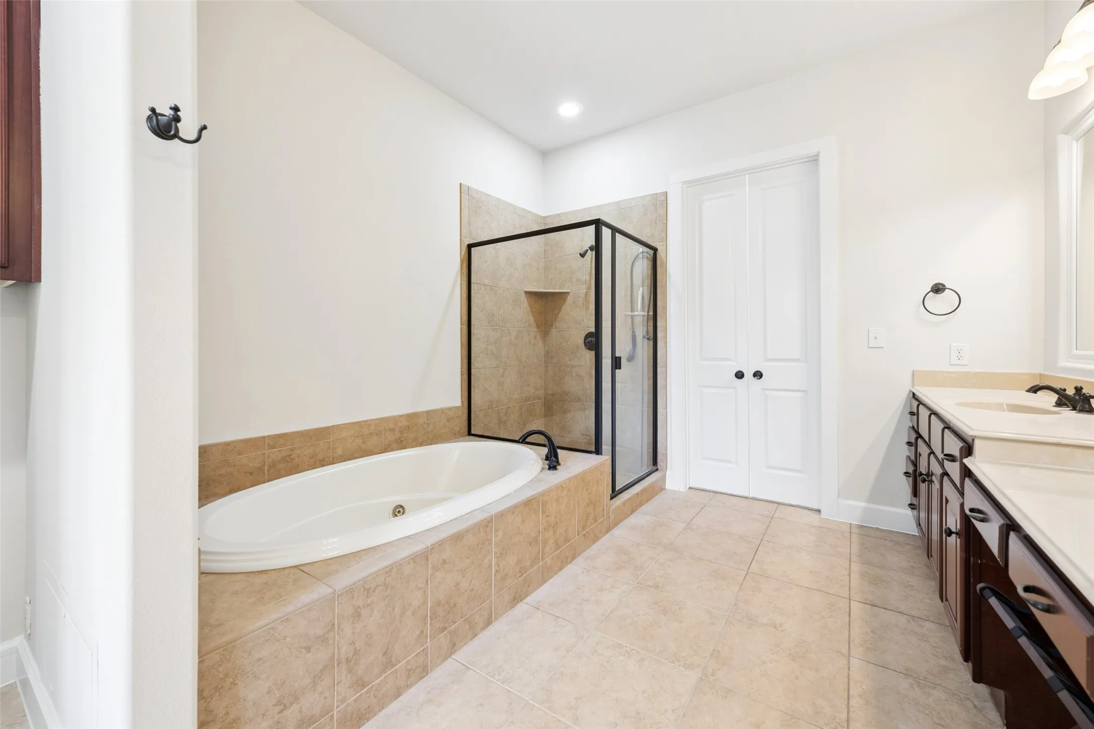 Condominium For Sale in Dallas County , 610 Via Ravello 201, Irving, Texas 75039, 2 Bedroom, 3 Bathroom, 2 Garage spaces, 1,966 Sqft, built in 2007, mls#21300526, Real Estate Agent in Irving, Homes For Sale in Dallas county, Homes For Sale in Irving, Realtor in Irving Texas, Real Estate Brokerage Independent Realty Texas, Luminita Cordes Realtor