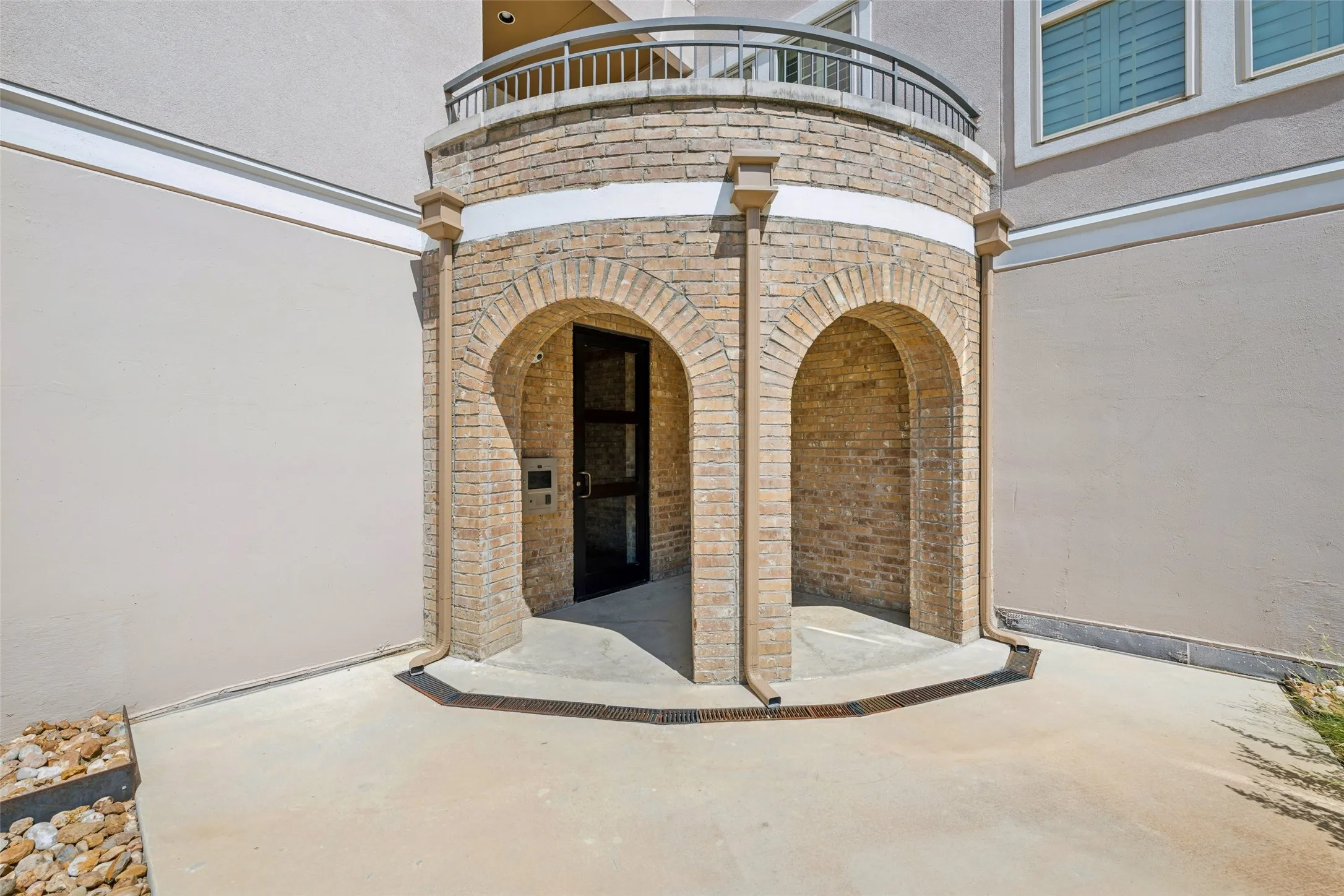 Condominium For Sale in Dallas County , 610 Via Ravello 201, Irving, Texas 75039, 2 Bedroom, 3 Bathroom, 2 Garage spaces, 1,966 Sqft, built in 2007, mls#21300526, Real Estate Agent in Irving, Homes For Sale in Dallas county, Homes For Sale in Irving, Realtor in Irving Texas, Real Estate Brokerage Independent Realty Texas, Luminita Cordes Realtor
