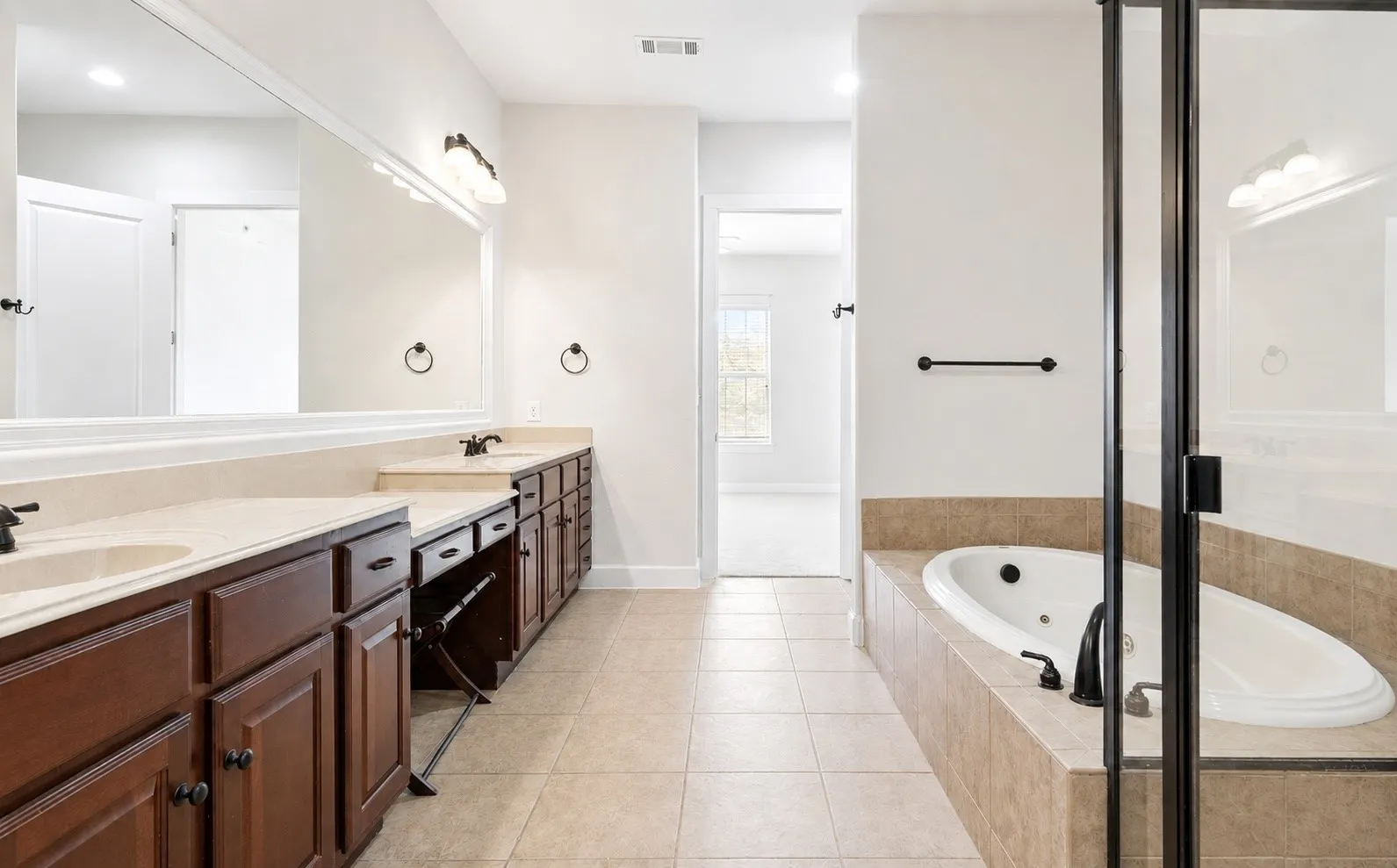 Condominium For Sale in Dallas County , 610 Via Ravello 201, Irving, Texas 75039, 2 Bedroom, 3 Bathroom, 2 Garage spaces, 1,966 Sqft, built in 2007, mls#21300526, Real Estate Agent in Irving, Homes For Sale in Dallas county, Homes For Sale in Irving, Realtor in Irving Texas, Real Estate Brokerage Independent Realty Texas, Luminita Cordes Realtor