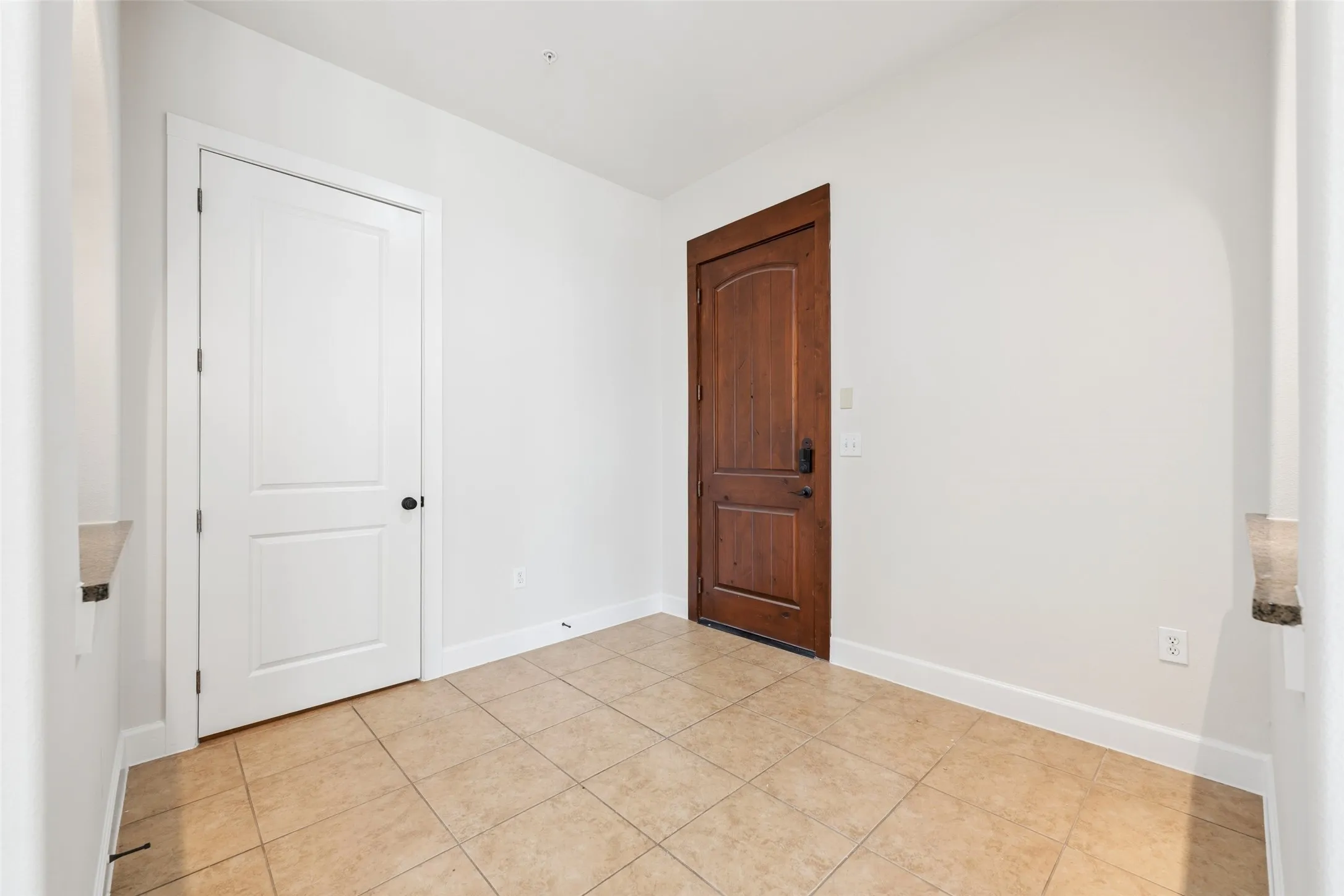 Condominium For Sale in Dallas County , 610 Via Ravello 201, Irving, Texas 75039, 2 Bedroom, 3 Bathroom, 2 Garage spaces, 1,966 Sqft, built in 2007, mls#21300526, Real Estate Agent in Irving, Homes For Sale in Dallas county, Homes For Sale in Irving, Realtor in Irving Texas, Real Estate Brokerage Independent Realty Texas, Luminita Cordes Realtor