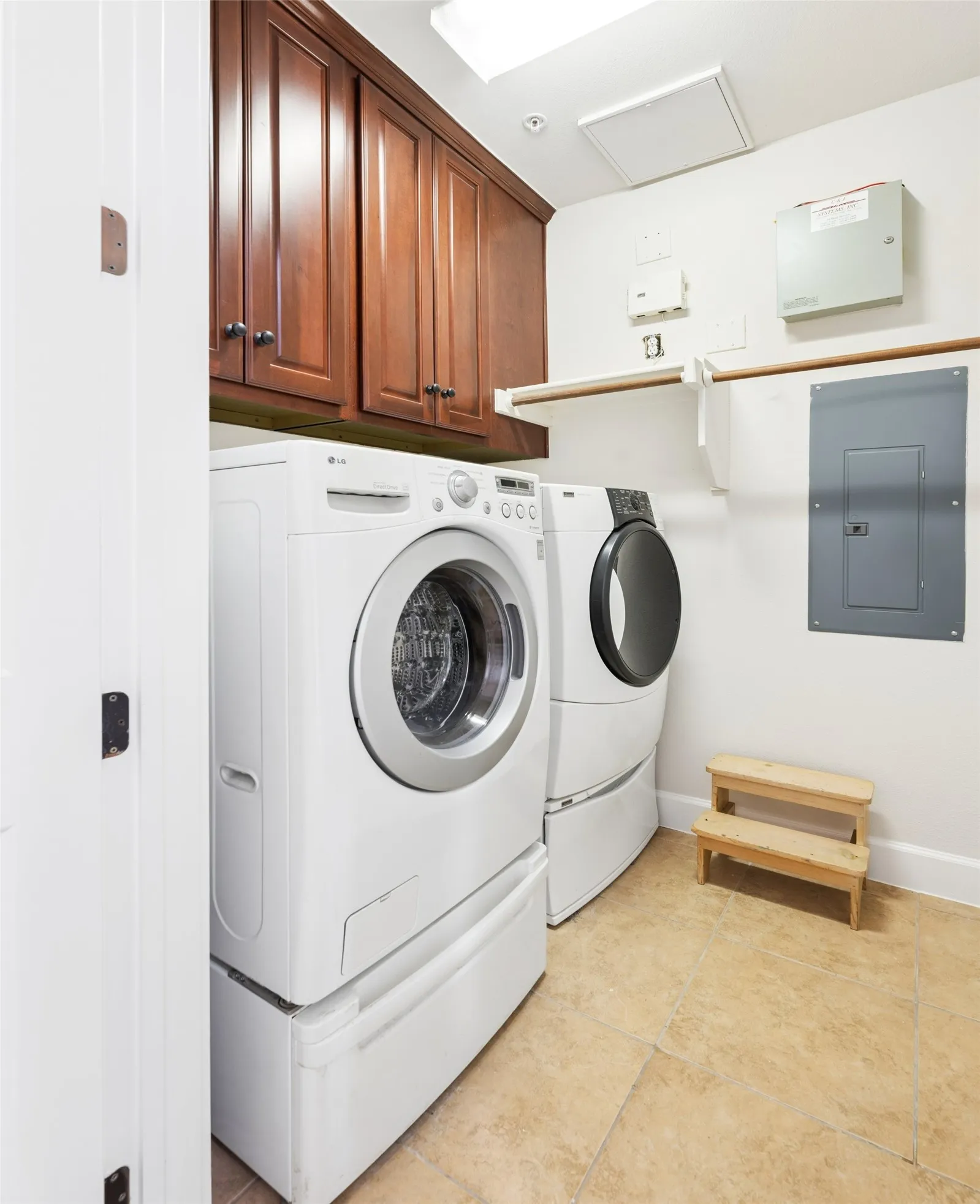 Condominium For Sale in Dallas County , 610 Via Ravello 201, Irving, Texas 75039, 2 Bedroom, 3 Bathroom, 2 Garage spaces, 1,966 Sqft, built in 2007, mls#21300526, Real Estate Agent in Irving, Homes For Sale in Dallas county, Homes For Sale in Irving, Realtor in Irving Texas, Real Estate Brokerage Independent Realty Texas, Luminita Cordes Realtor