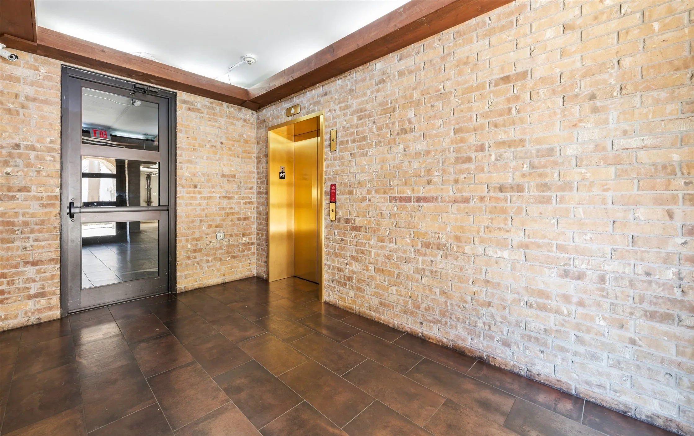Condominium For Sale in Dallas County , 610 Via Ravello 201, Irving, Texas 75039, 2 Bedroom, 3 Bathroom, 2 Garage spaces, 1,966 Sqft, built in 2007, mls#21300526, Real Estate Agent in Irving, Homes For Sale in Dallas county, Homes For Sale in Irving, Realtor in Irving Texas, Real Estate Brokerage Independent Realty Texas, Luminita Cordes Realtor
