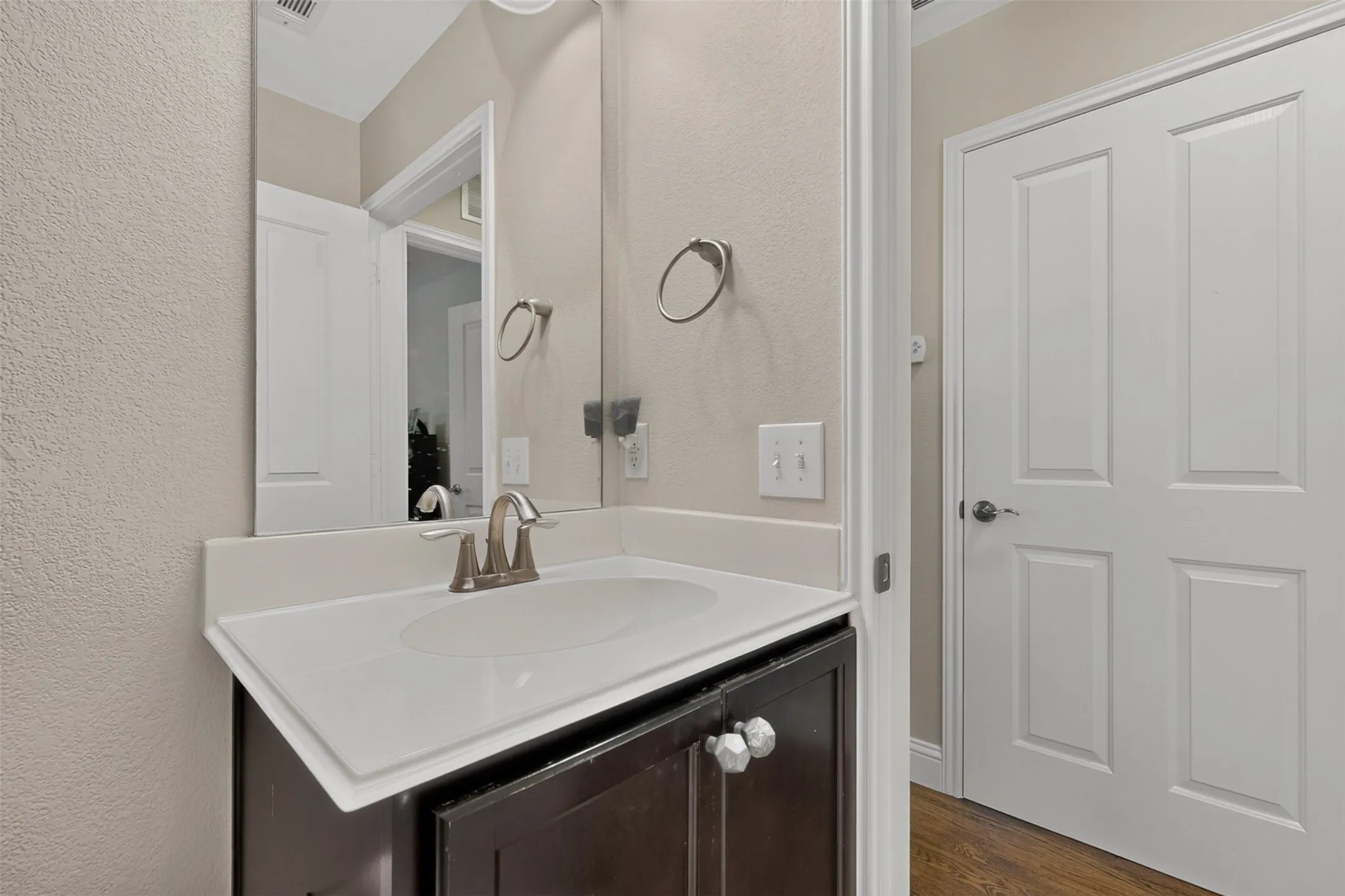Single Family Residence For Sale in Denton County , 7420 Wiley Lane, Frisco, Texas 75036, 2 Bedroom, 2 Bathroom, 2 Garage spaces, 1,469 Sqft, built in 2012, mls#21327025, Real Estate Agent in Frisco, Homes For Sale in Denton county, Homes For Sale in Frisco, Realtor in Frisco Texas, Real Estate Brokerage Independent Realty Texas, Luminita Cordes Realtor
