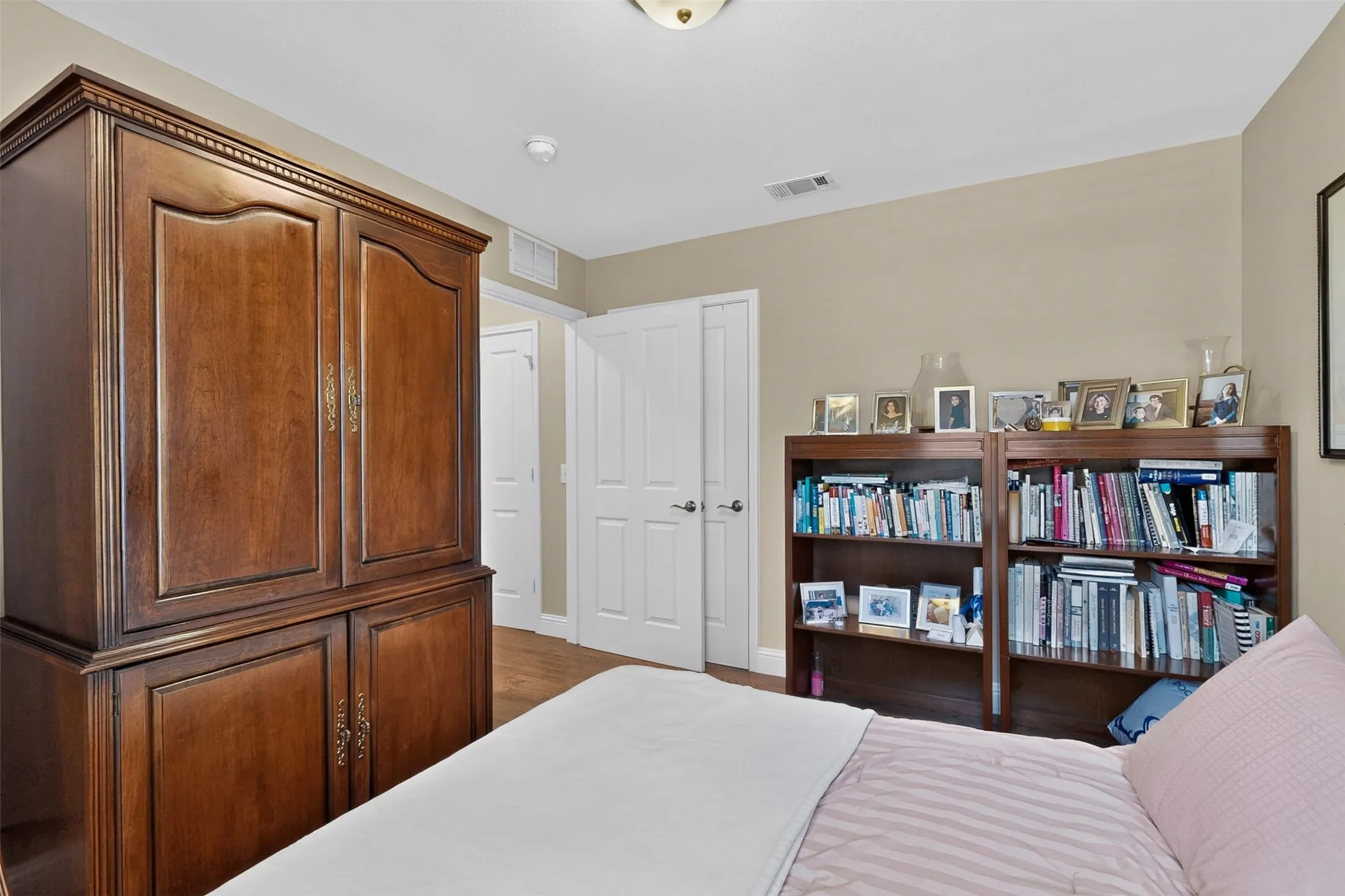 Single Family Residence For Sale in Denton County , 7420 Wiley Lane, Frisco, Texas 75036, 2 Bedroom, 2 Bathroom, 2 Garage spaces, 1,469 Sqft, built in 2012, mls#21327025, Real Estate Agent in Frisco, Homes For Sale in Denton county, Homes For Sale in Frisco, Realtor in Frisco Texas, Real Estate Brokerage Independent Realty Texas, Luminita Cordes Realtor