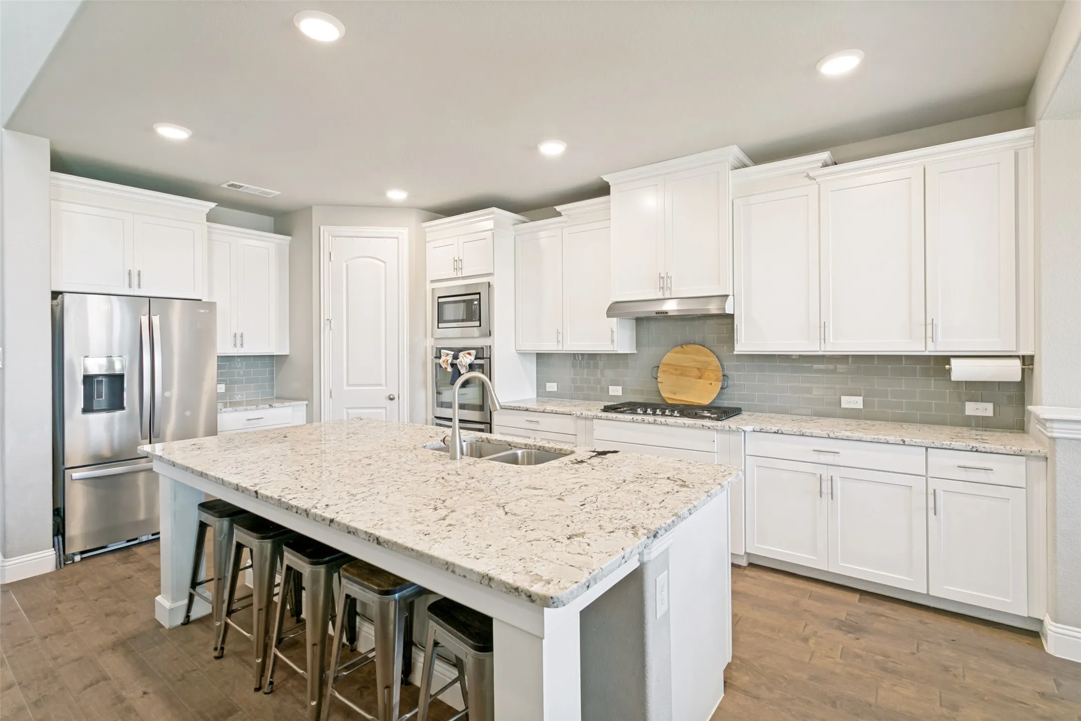 Single Family Residence For Sale in Johnson County , 3205 Newsom Ridge Drive, Mansfield, Texas 76063, 5 Bedroom, 3 Bathroom, 2 Garage spaces, 3,686 Sqft, built in 2017, mls#21336195, Real Estate Agent in Mansfield, Homes For Sale in Johnson county, Homes For Sale in Mansfield, Realtor in Mansfield Texas, Real Estate Brokerage Independent Realty Texas, Luminita Cordes Realtor
