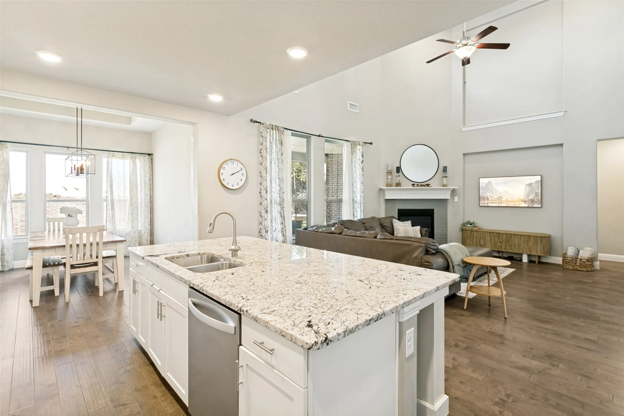 Single Family Residence For Sale in Johnson County , 3205 Newsom Ridge Drive, Mansfield, Texas 76063, 5 Bedroom, 3 Bathroom, 2 Garage spaces, 3,686 Sqft, built in 2017, mls#21336195, Real Estate Agent in Mansfield, Homes For Sale in Johnson county, Homes For Sale in Mansfield, Realtor in Mansfield Texas, Real Estate Brokerage Independent Realty Texas, Luminita Cordes Realtor